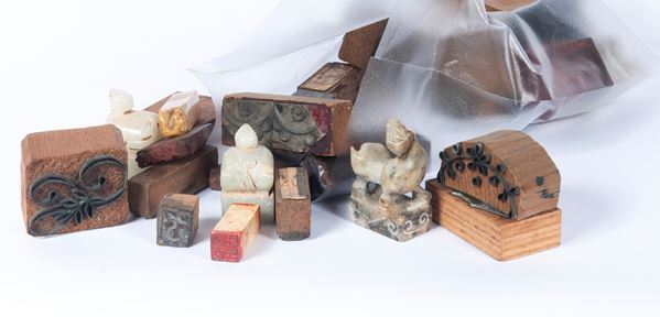 Lot of 30 seals