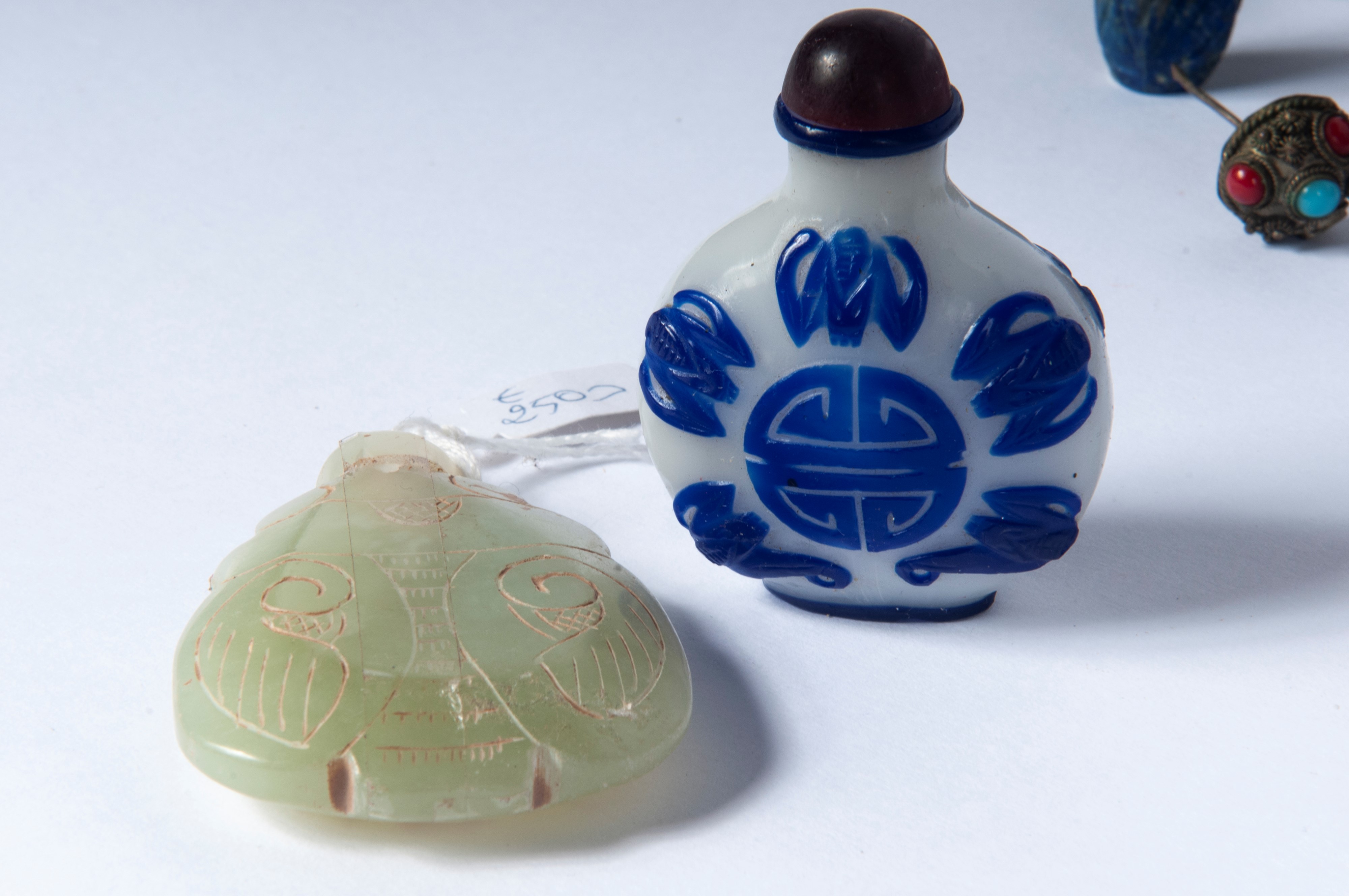 Lotto di 30 snuff bottles, XIX/XX secolo