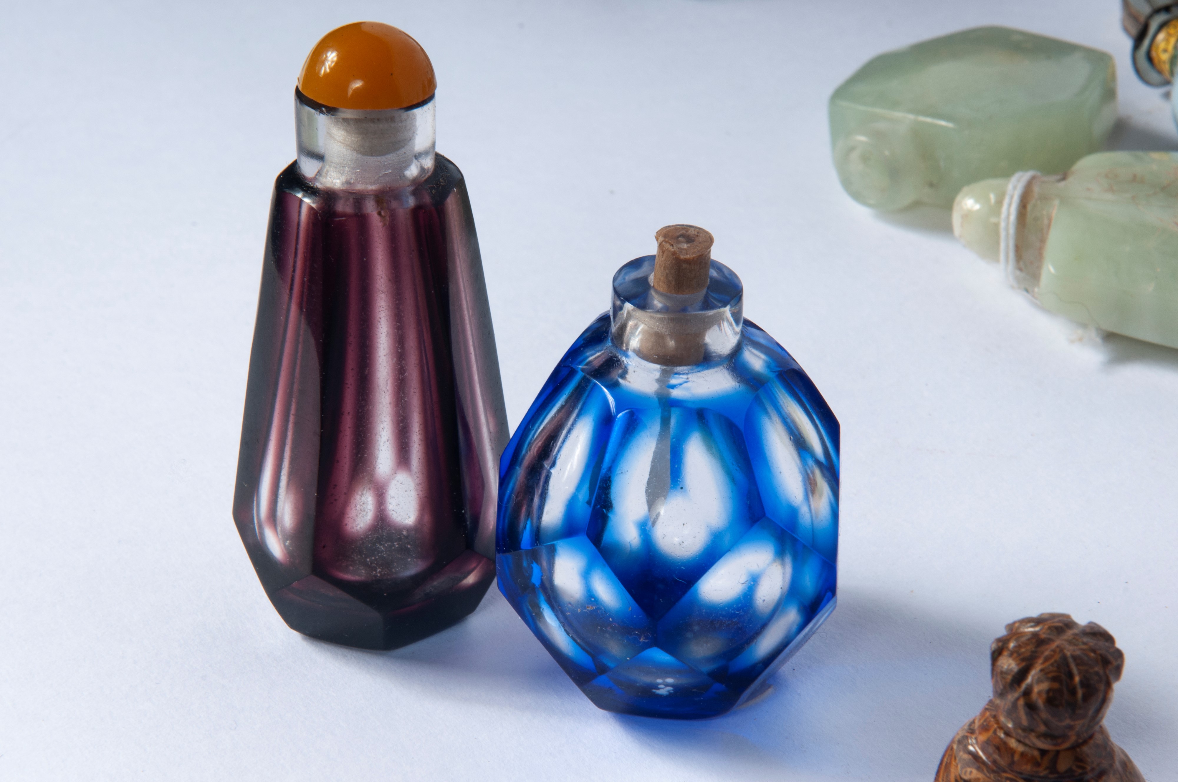 Lotto di 30 snuff bottles, XIX/XX secolo