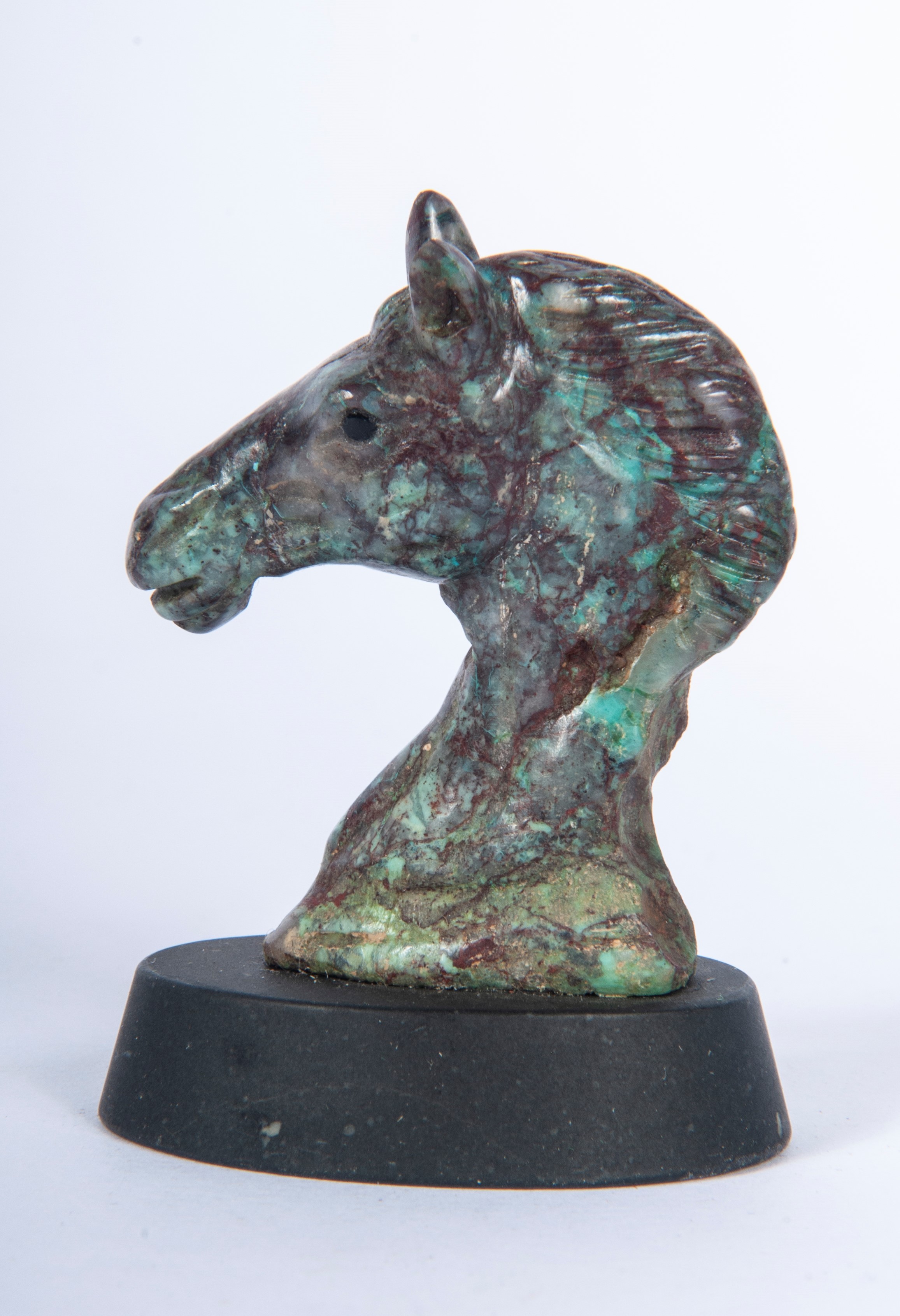 Lotto di 27 sculture di animali in materiale lapideo, XX secolo
