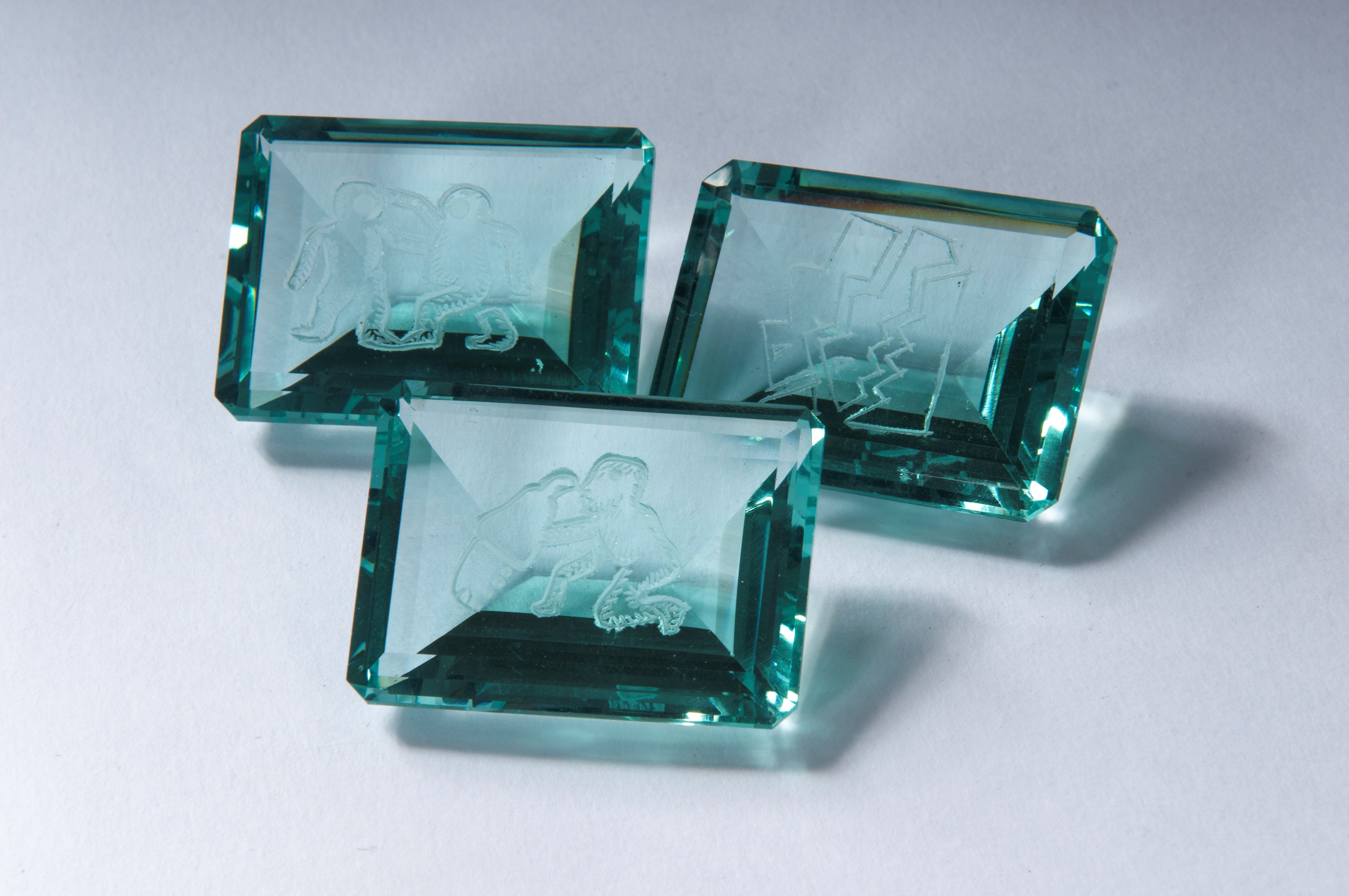 Cristalli incisi con segni zodiacali, lotto di 12 pezzi, XX secolo