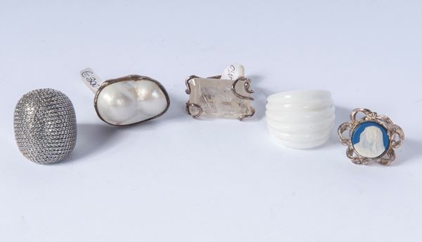 Lot of five silver rings