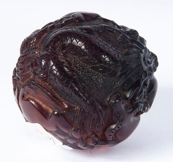 Spherical paperweight with animals