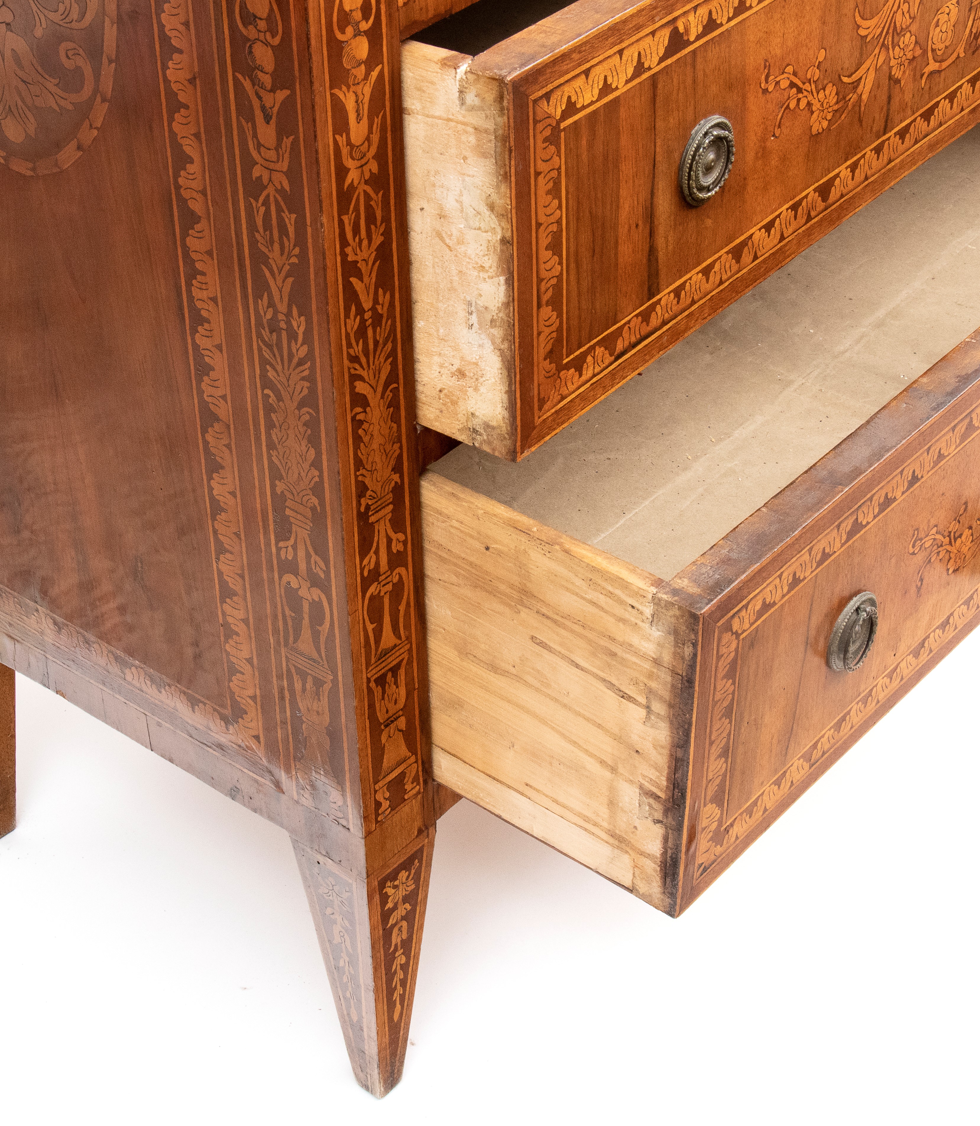 Secretaire intarsiato lombardo, in legno di noce, XIX secolo