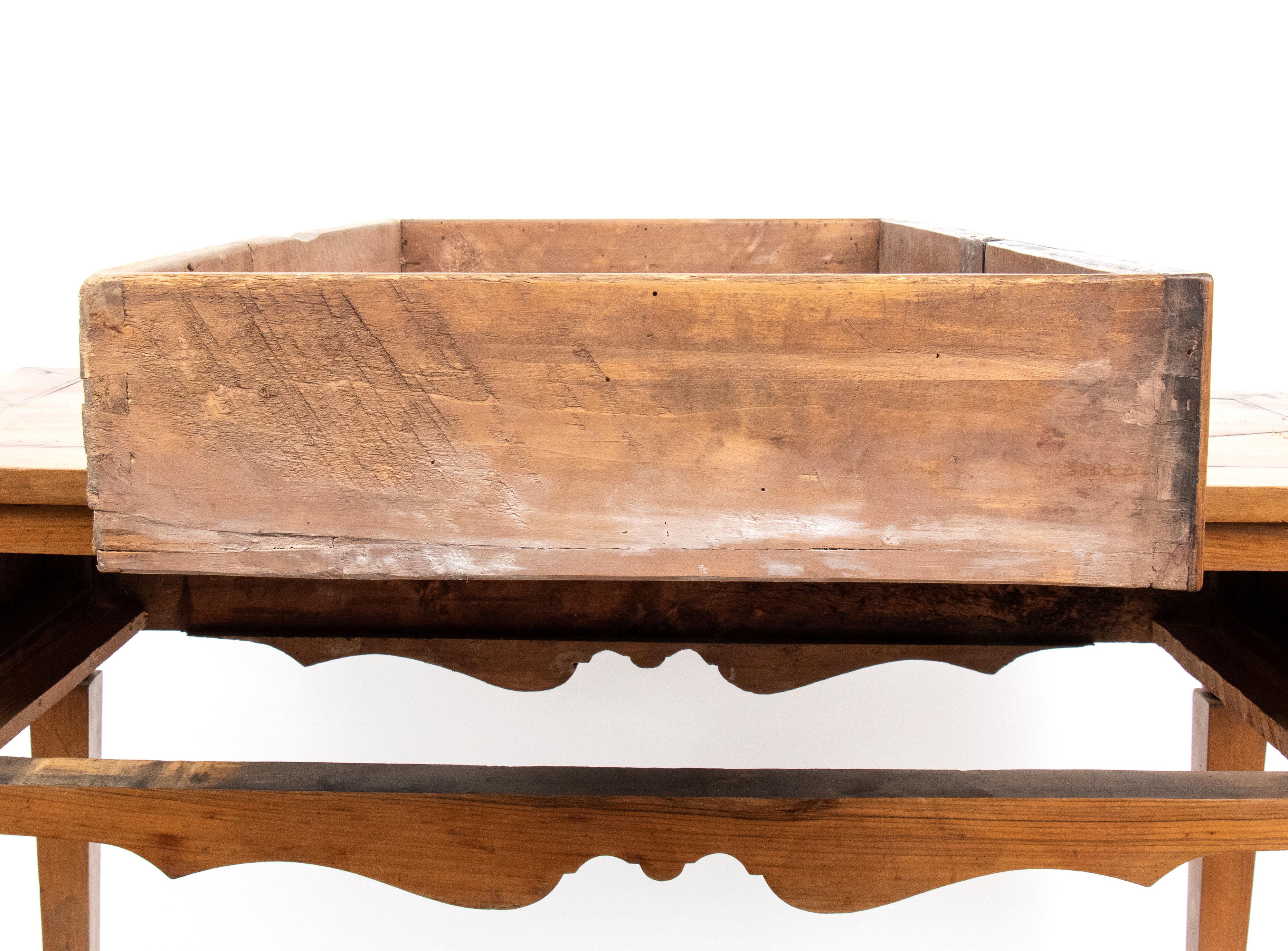 Scrittoio da centro lombardo, Luigi XVI, legno di noce e intarsi in legno di bosso, XVIII secolo