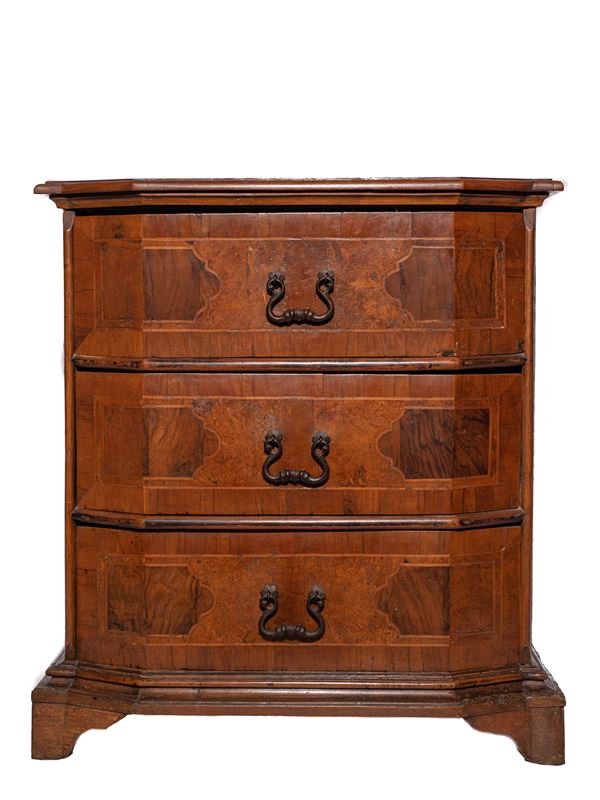 Piccolo comò scantonato