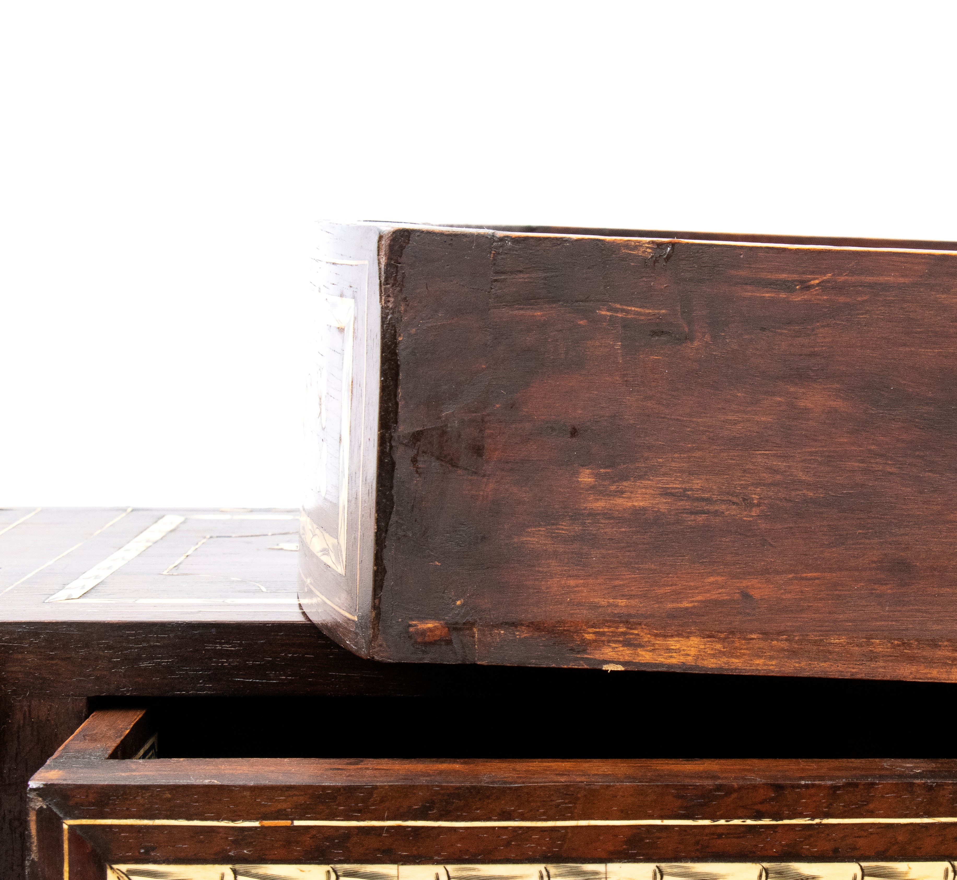 Scrivania Mazzarino intarsiata in avorio