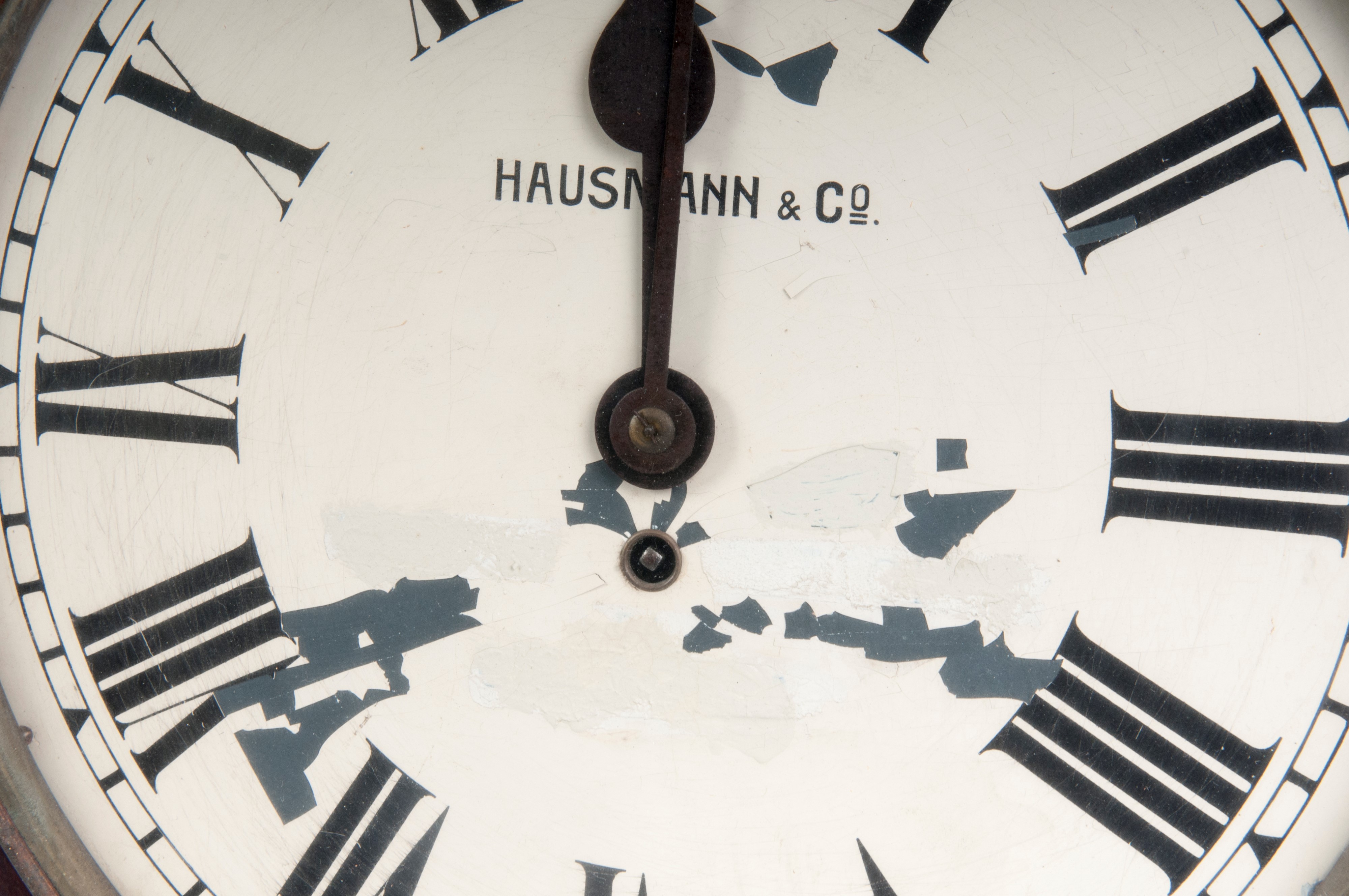 Orologio meccanico a pendolo, Hausman & Co., inizi XX secolo