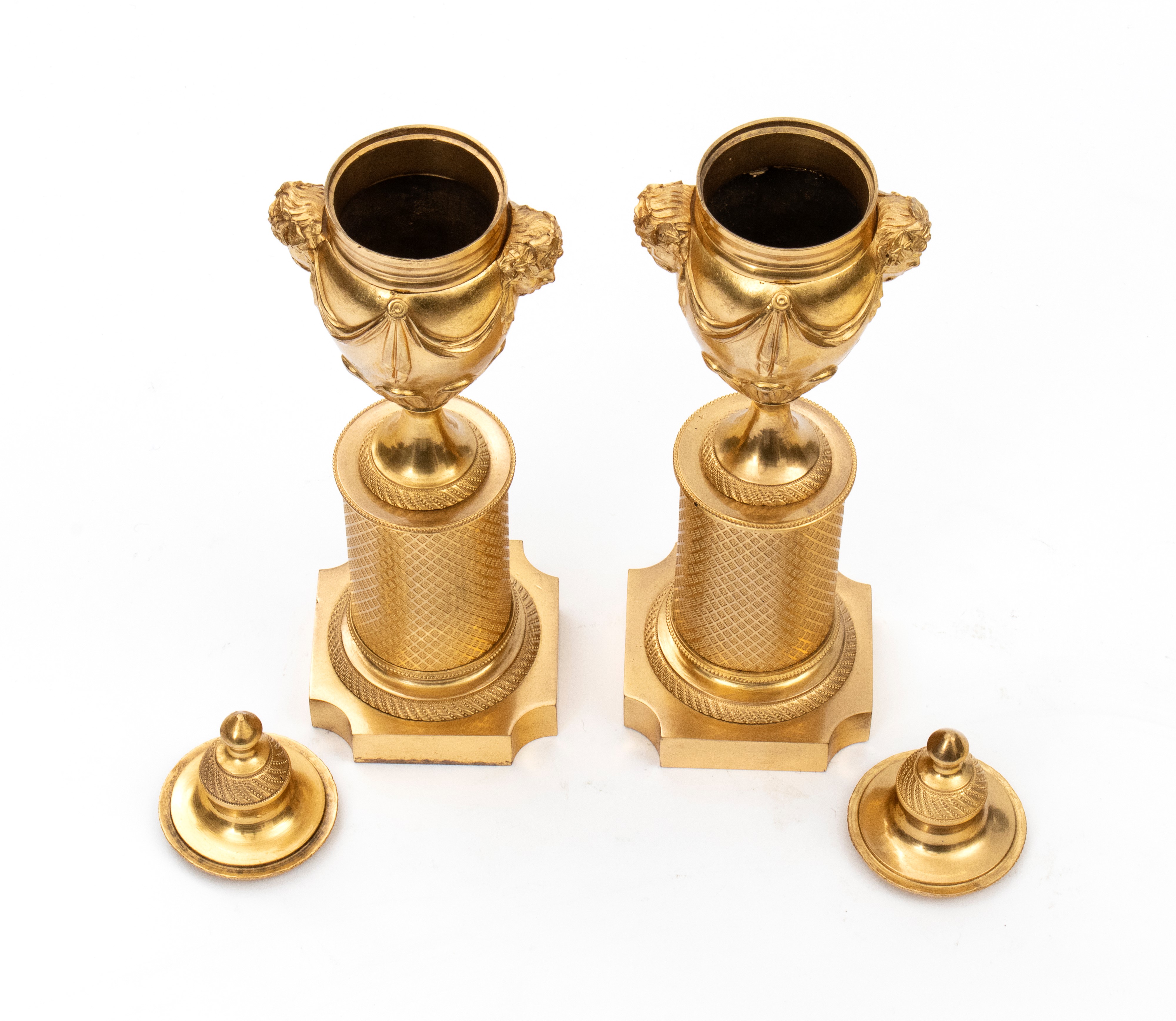 Coppia di cassolette in bronzo dorato, Francia, XIX secolo