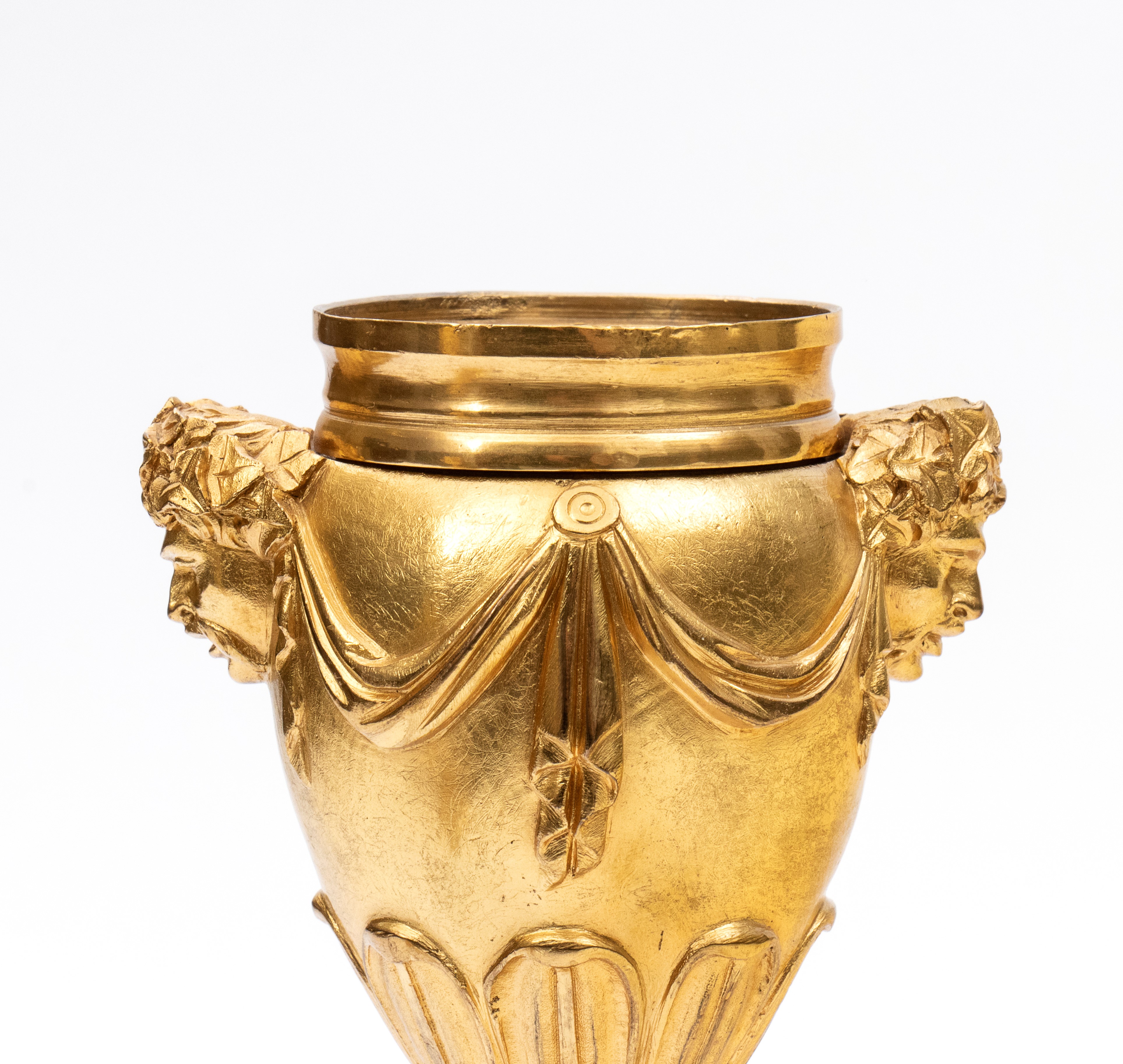 Coppia di cassolette in bronzo dorato, Francia, XIX secolo