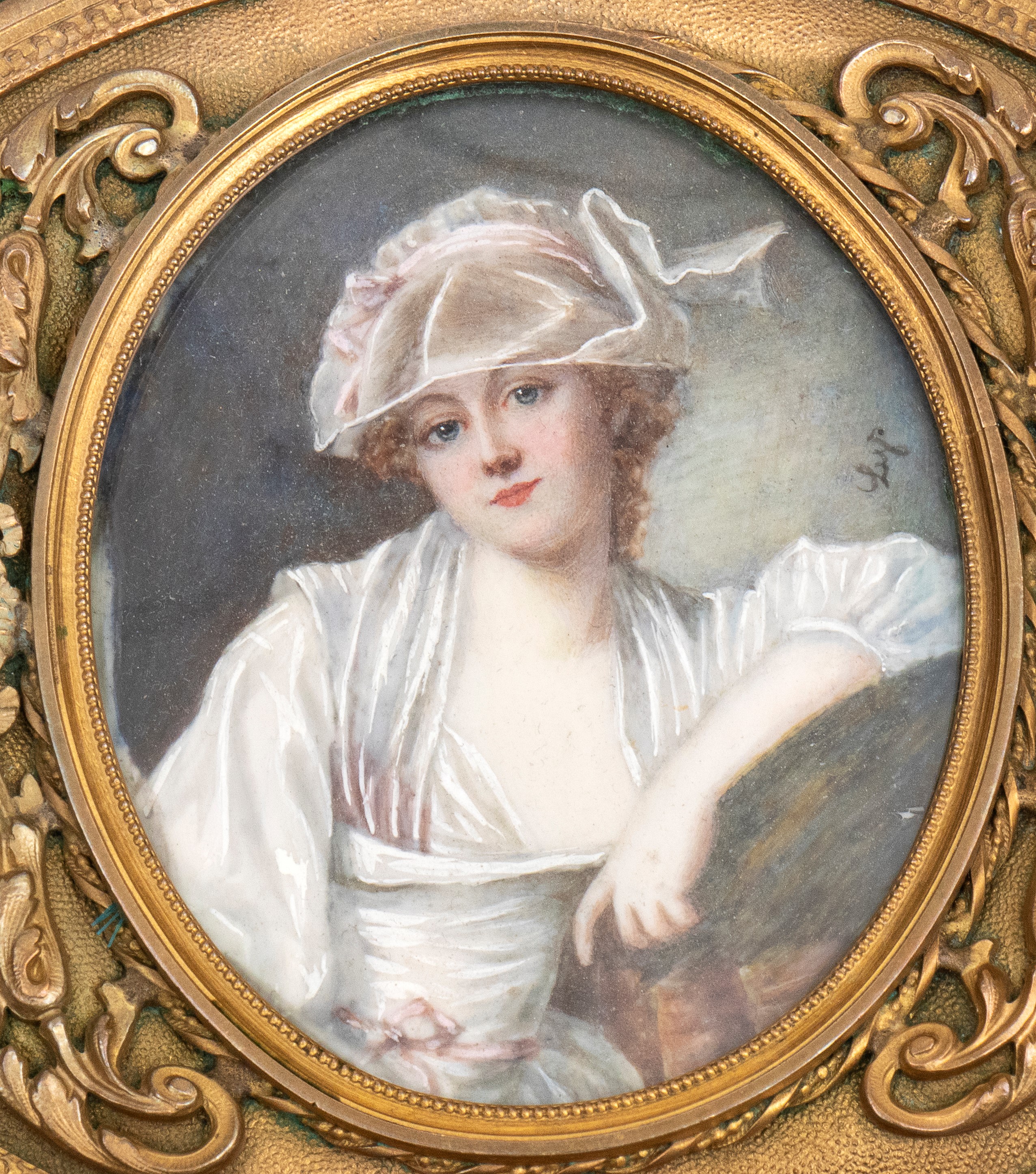 Scatola ovale con miniatura di dama, ottone dorato, Francia, XIX secolo