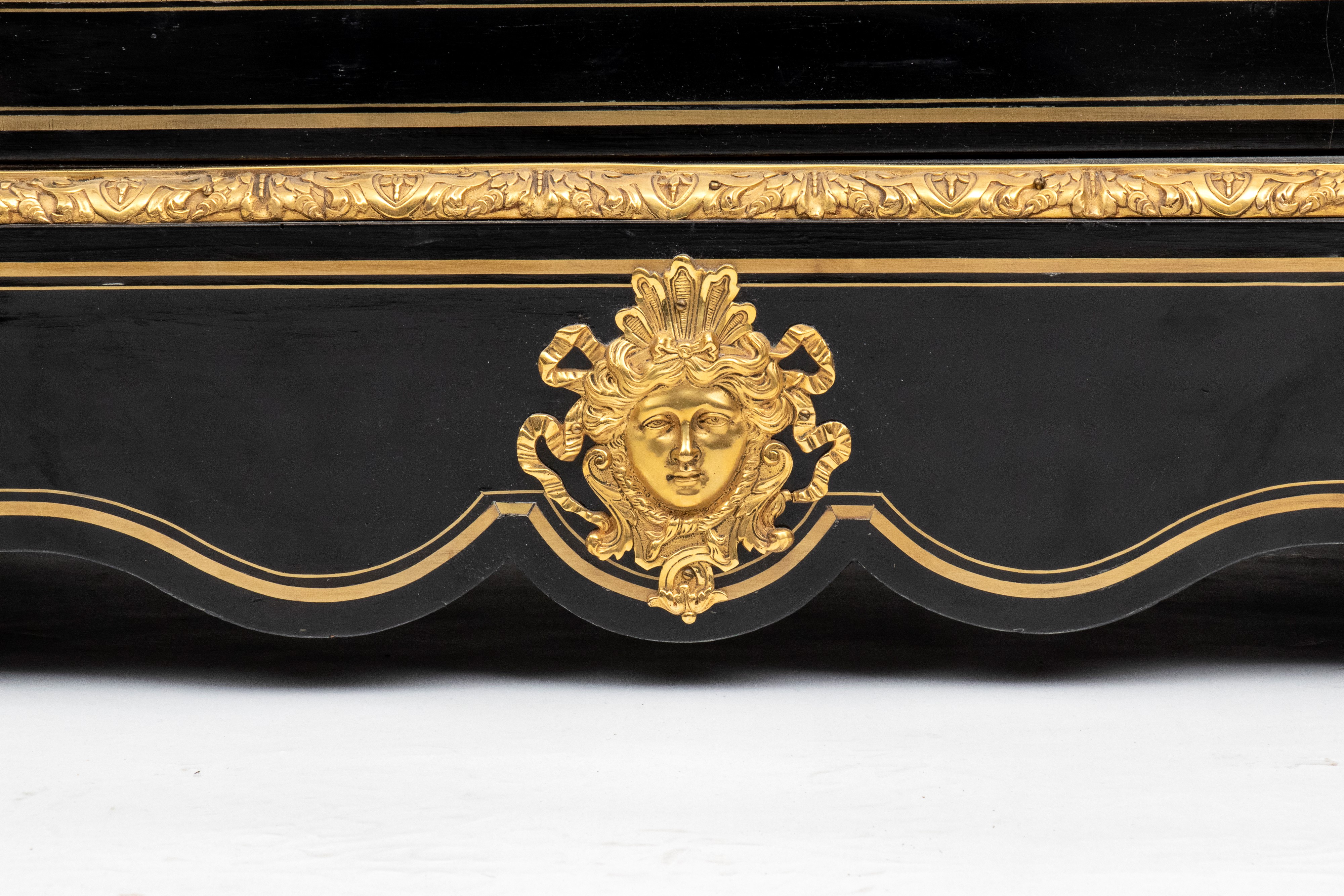 Hippolyte-edmé Pretot - Credenza ad un anta in stile Boulle con decorazioni in bronzo dorato e ap...