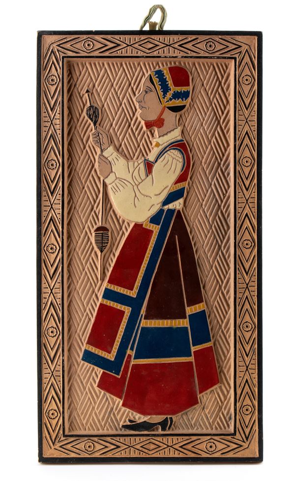 PAOLO LODDO - Tavola con filatrice in costume desulese a rilievo