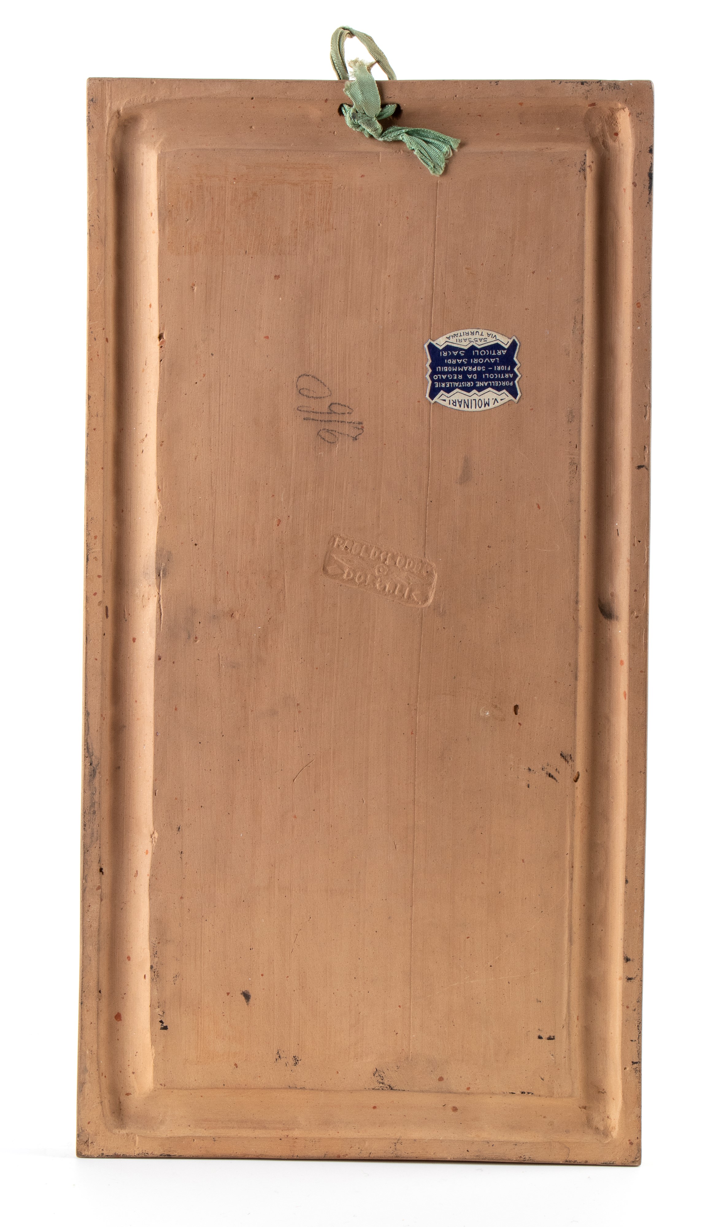 Tavola con filatrice in costume desulese a rilievo