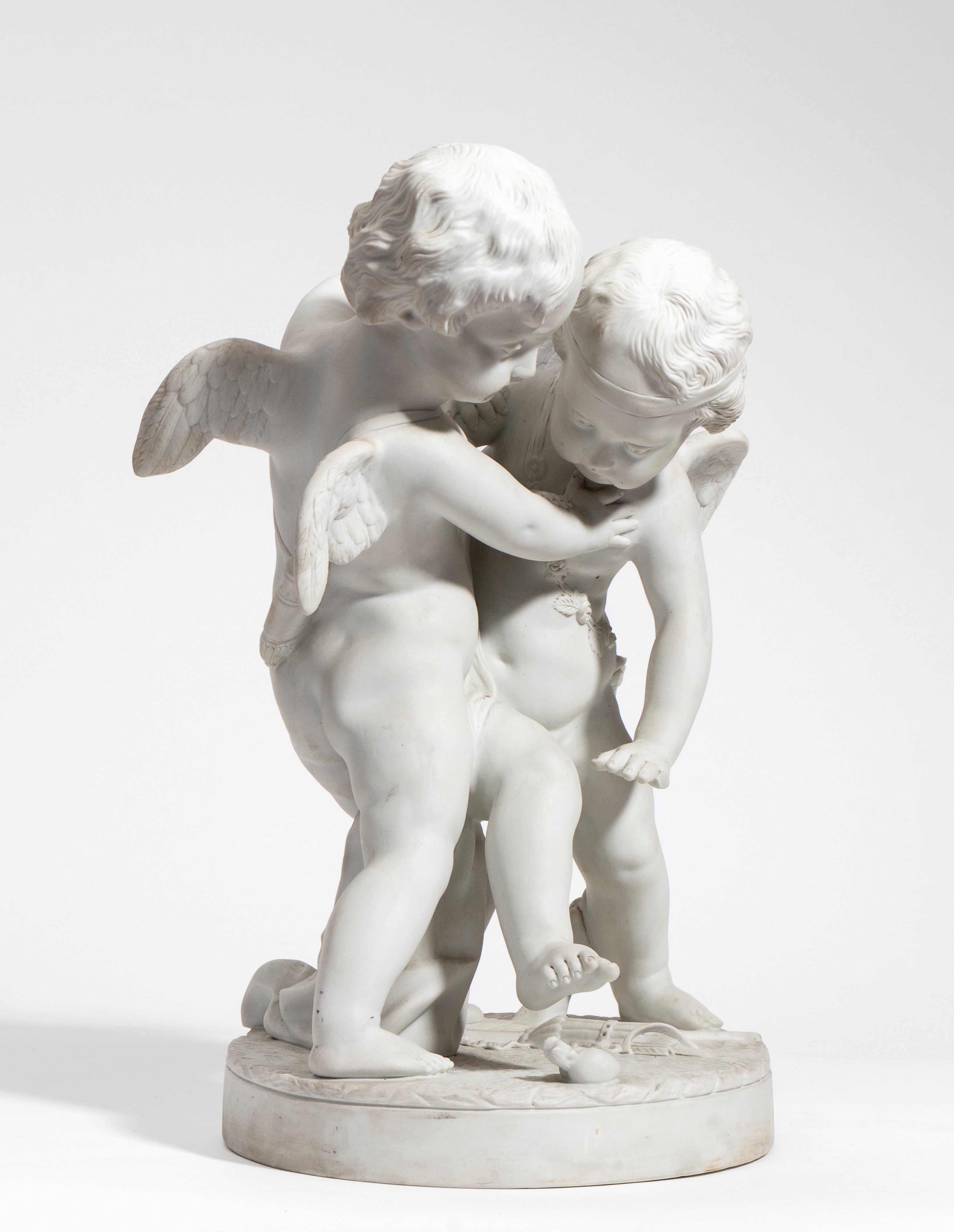 Scultura in porcellana di biscuit, Eros e Anteros, Francia, XX secolo
