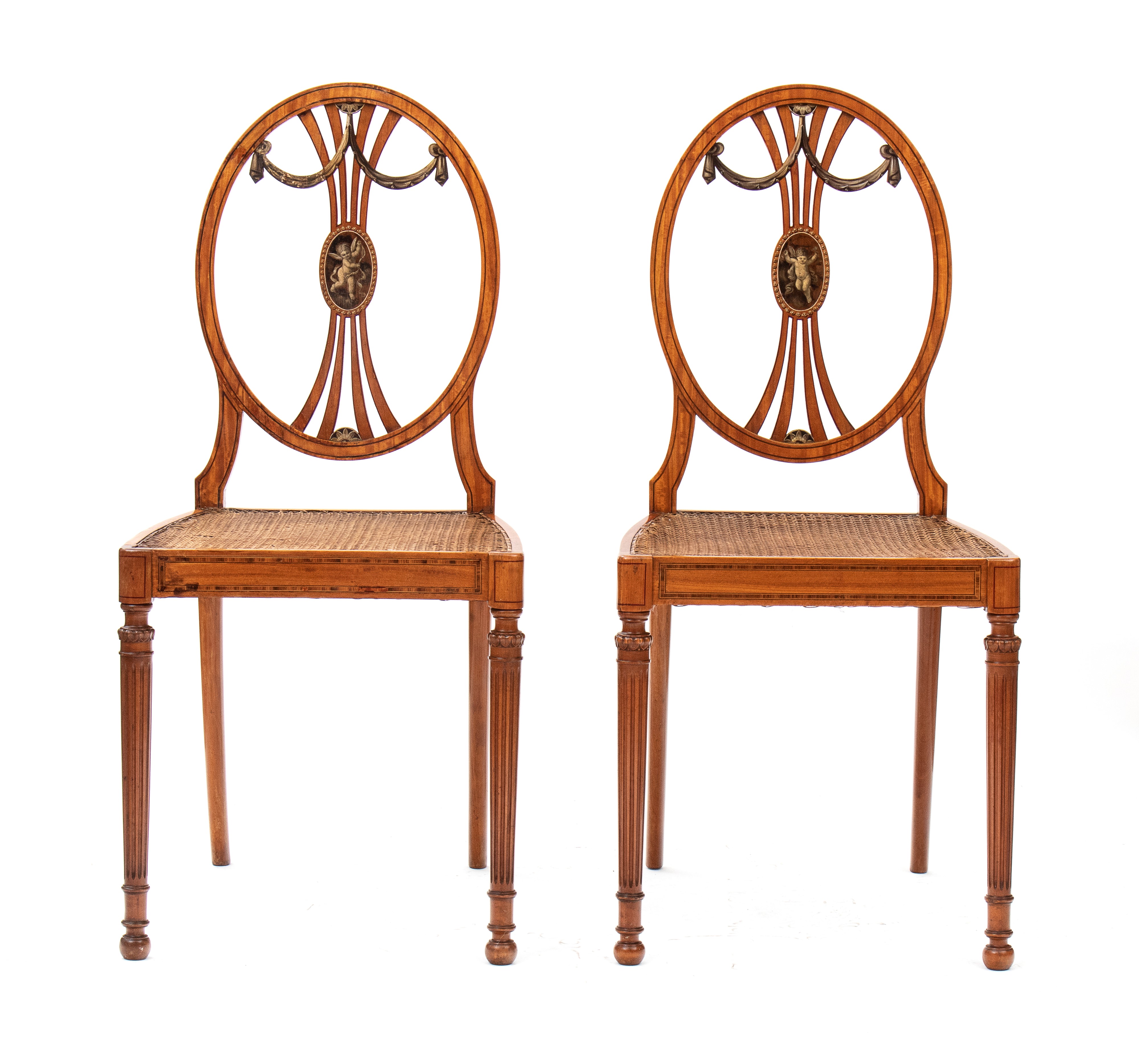 Coppia di sedie dipinte in stile Sheraton, legno di satinwood, XIX secolo