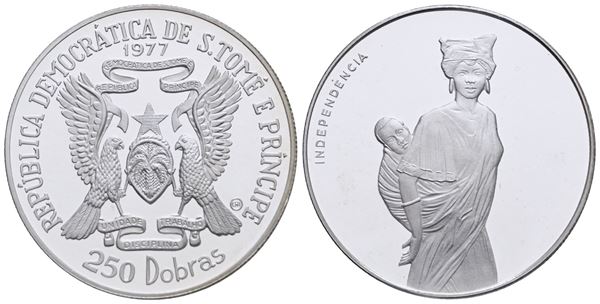 SAO TOME' E PRINCIPE. 250 Dobras 1977 "Indipendenza". Ag. 17,4gr. KM 35.  In astuccio celeste originale.