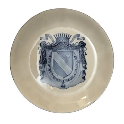 Piatto in porcellana di Meissen con stemma della famiglia Ciano di Cortellazzo, prima metà XX sec...