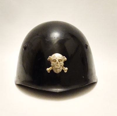 Elmetto m.33 dei Moschettieri del Duce, acciaio con teschio in argento