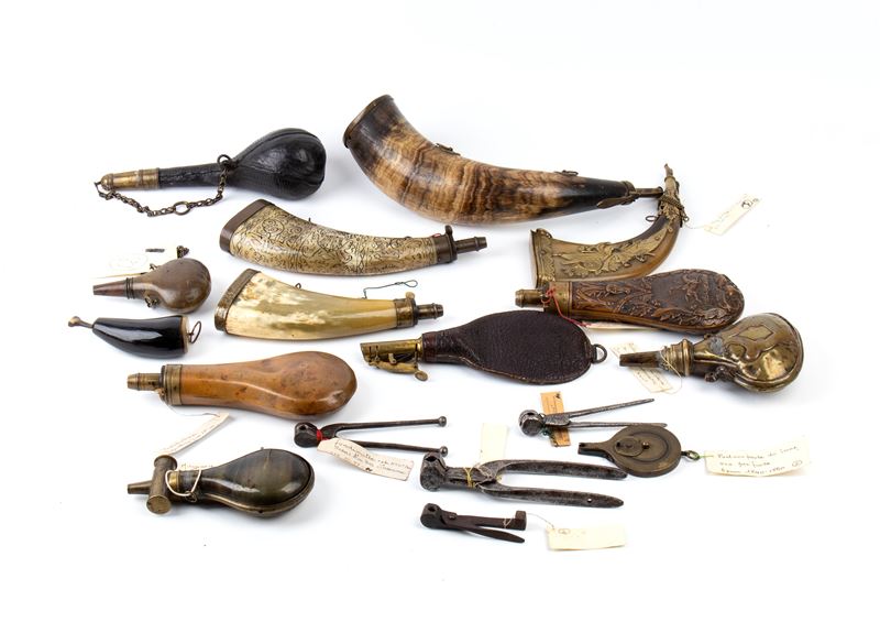 Una collezione di portapolvere da sparo