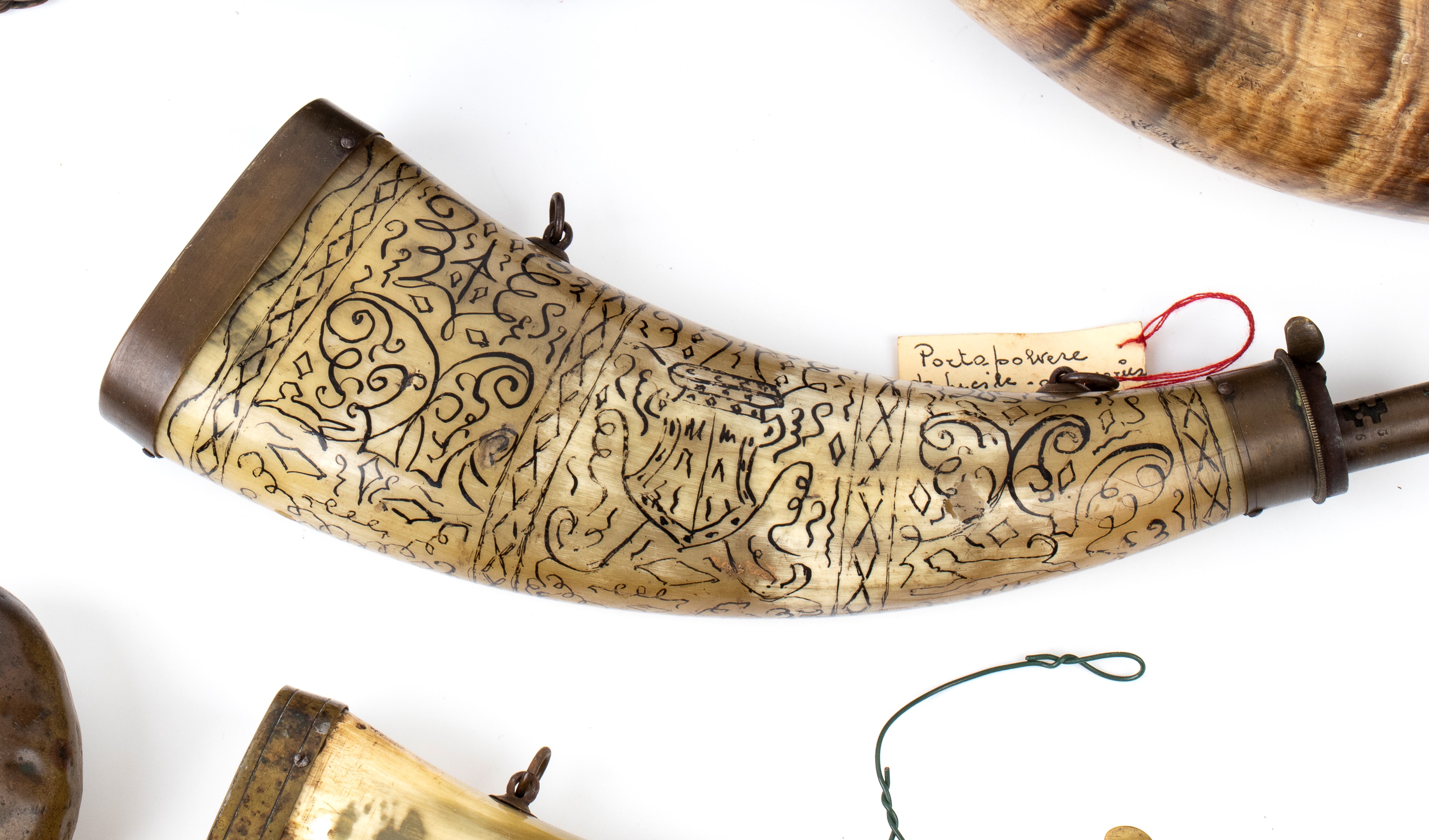 Una collezione di portapolvere da sparo