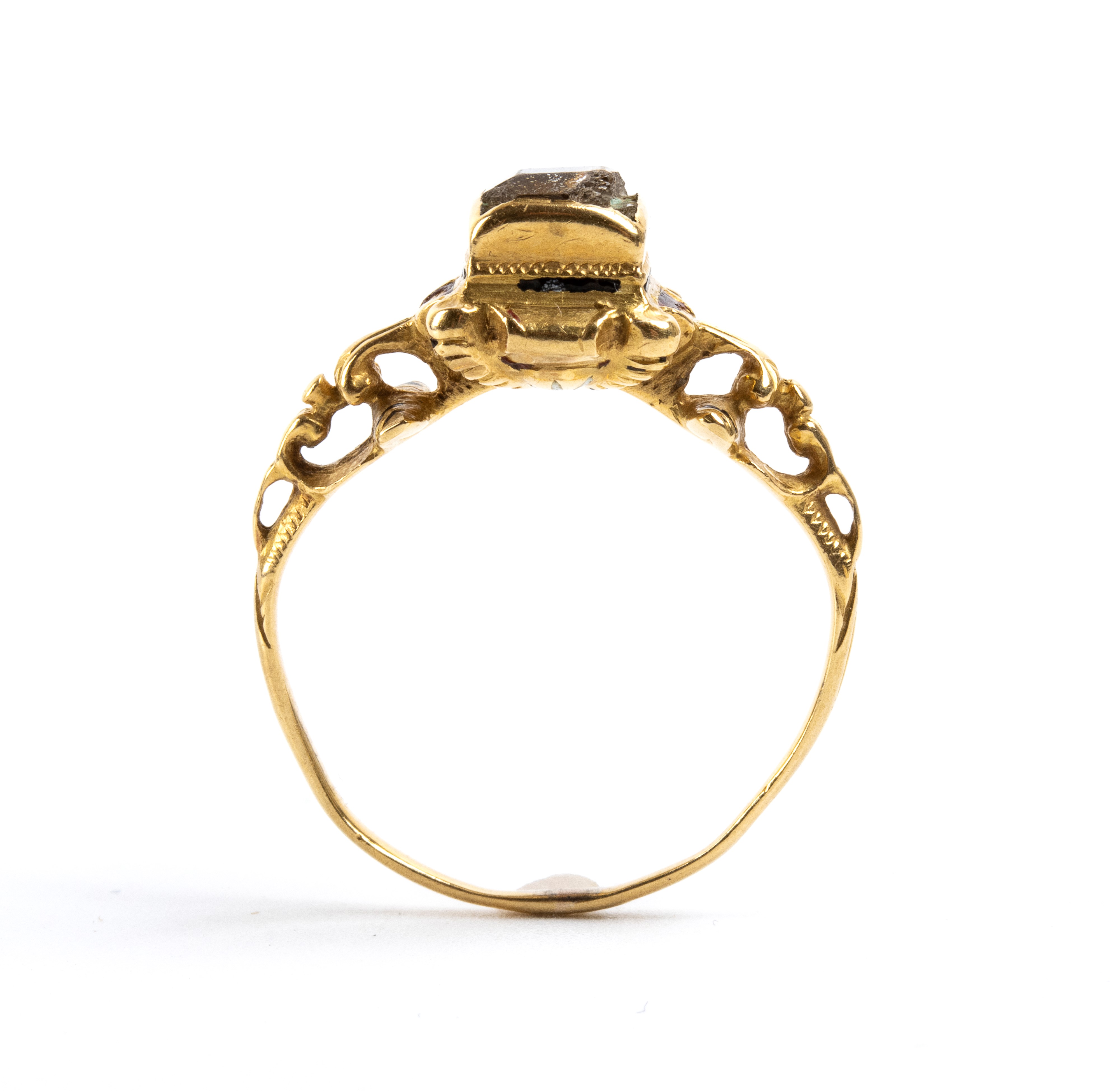 Anello antico in oro, XVIII secolo