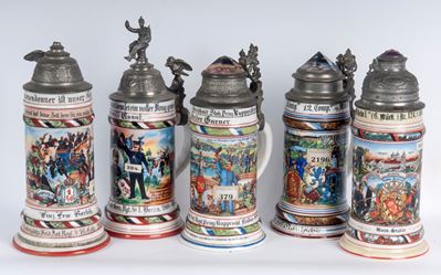 Boccale del riservista, lotto di cinque pezzi in ceramica policroma con coperchi in peltro