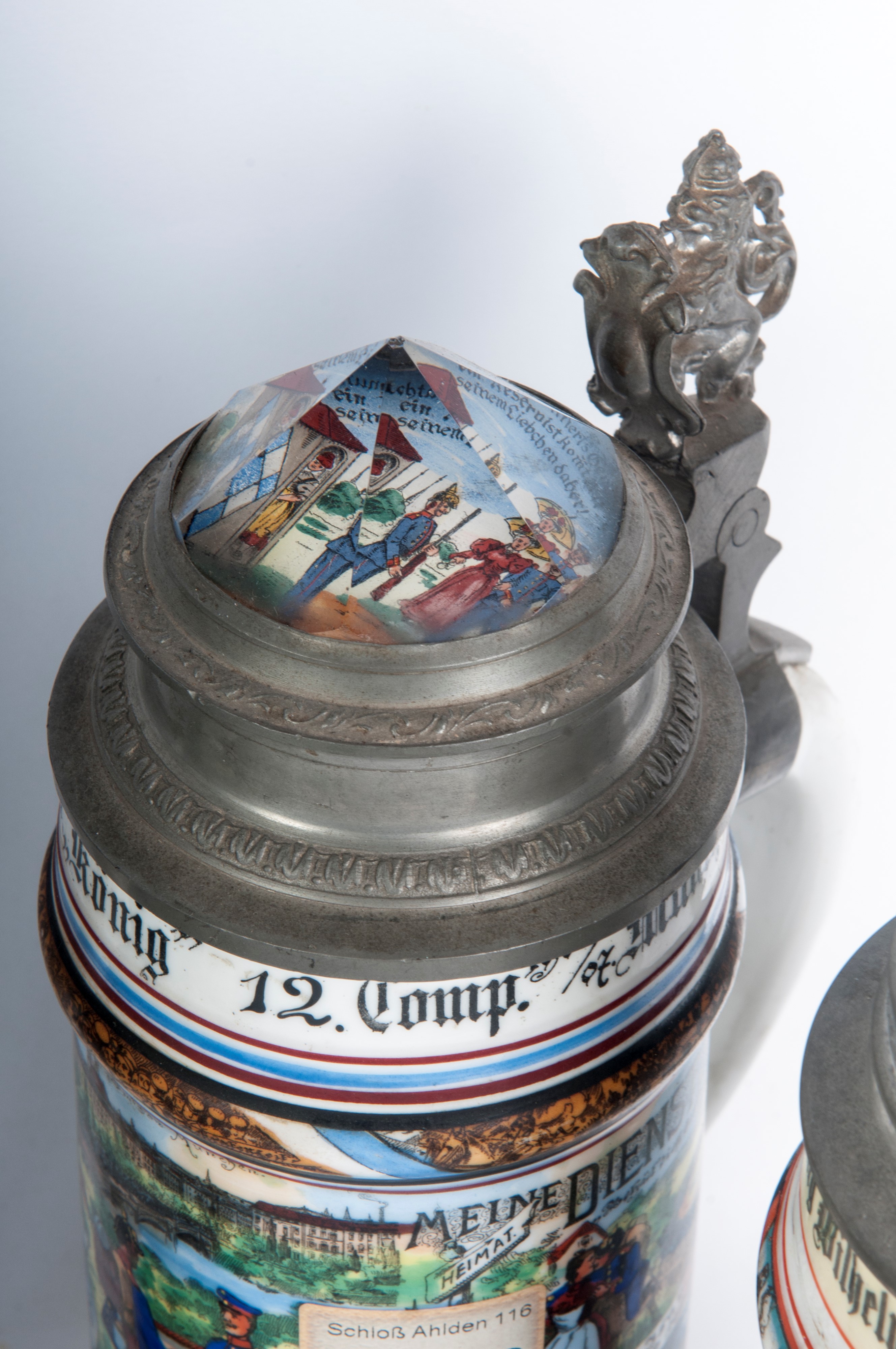 Boccale del riservista, lotto di cinque pezzi in ceramica policroma con coperchi in peltro