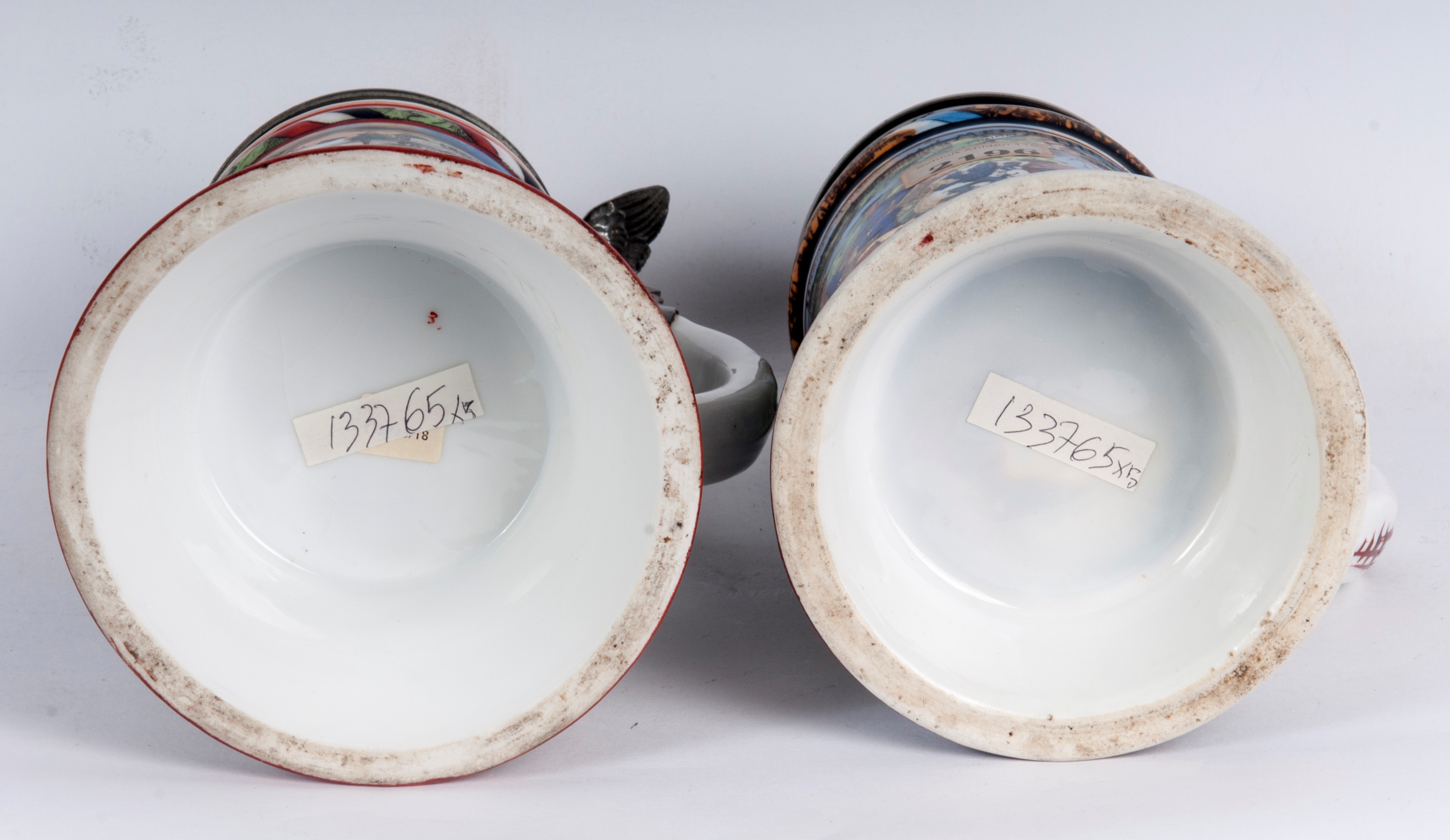 Boccale del riservista, lotto di cinque pezzi in ceramica policroma con coperchi in peltro