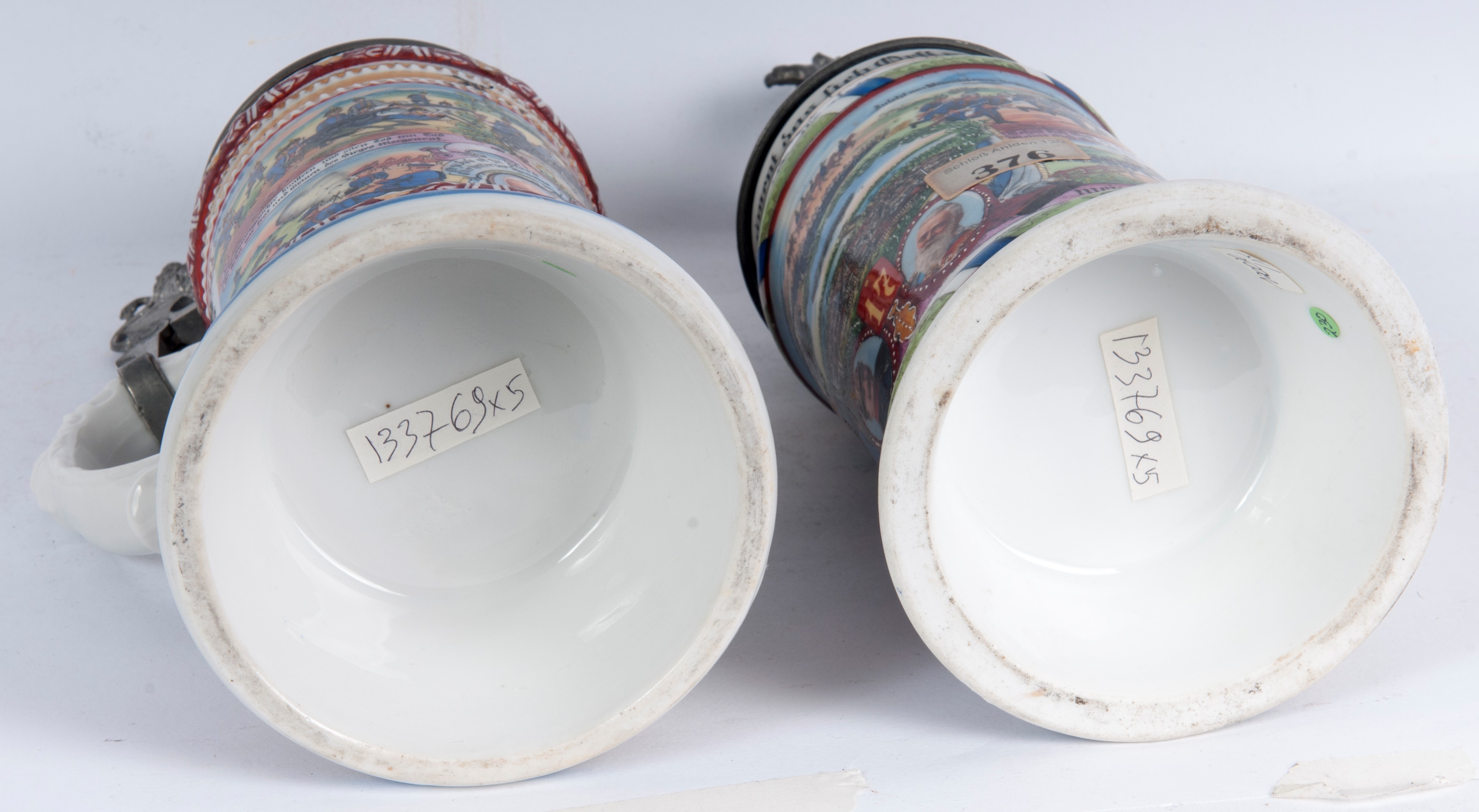 Boccale del riservista, lotto di cinque pezzi in ceramica policroma con coperchi in peltro