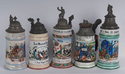 Boccale del riservista, lotto di cinque pezzi in ceramica policroma con coperchi in peltro