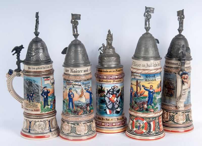Boccale del riservista, lotto di cinque, ceramica policroma con coperchio in peltro