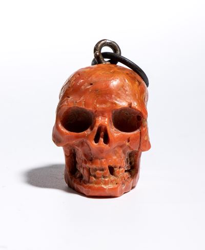 Italia, Teschio in corallo, pendente (memento mori), XVIII secolo