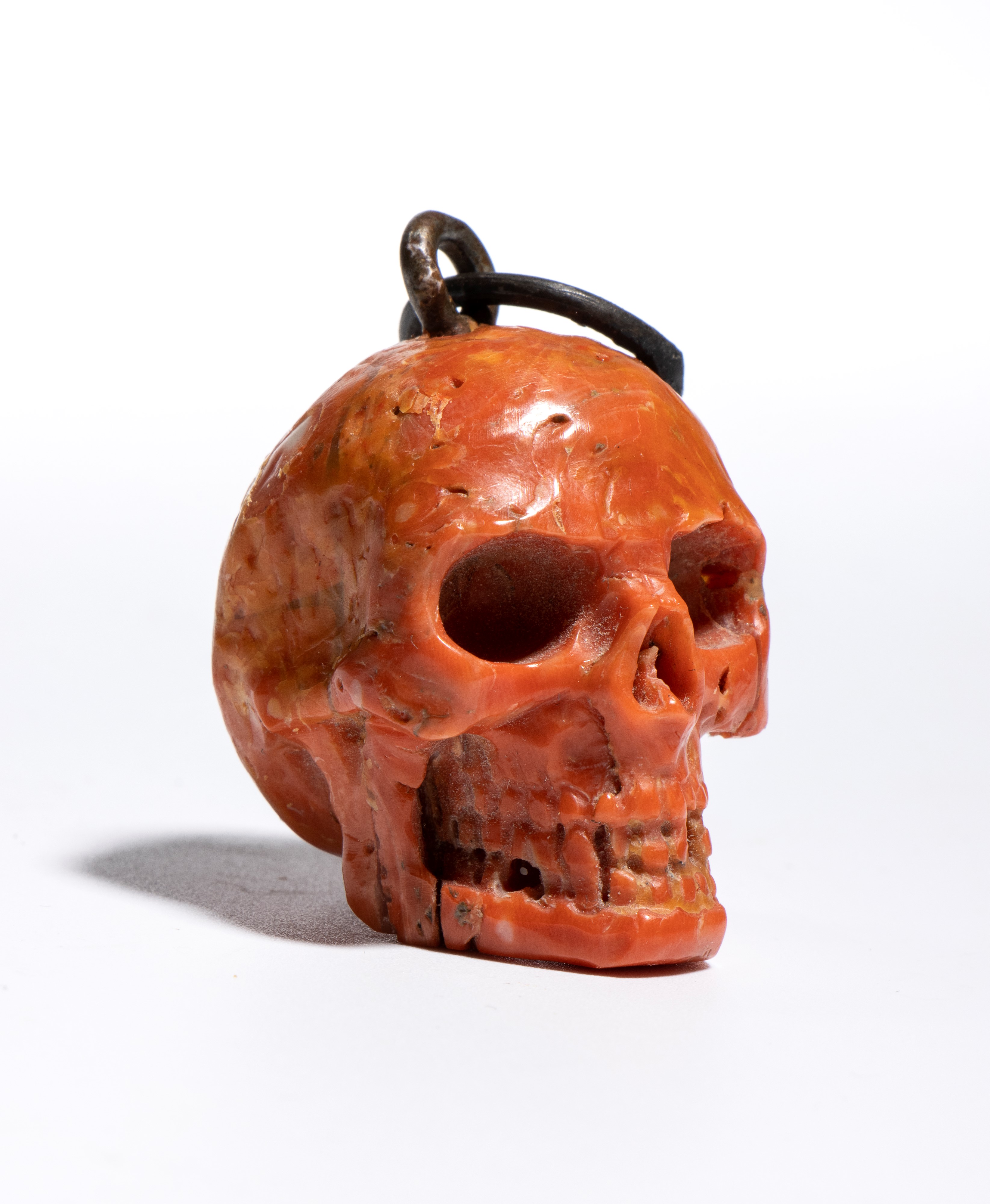 Italia, Teschio in corallo, pendente (memento mori), XVIII secolo