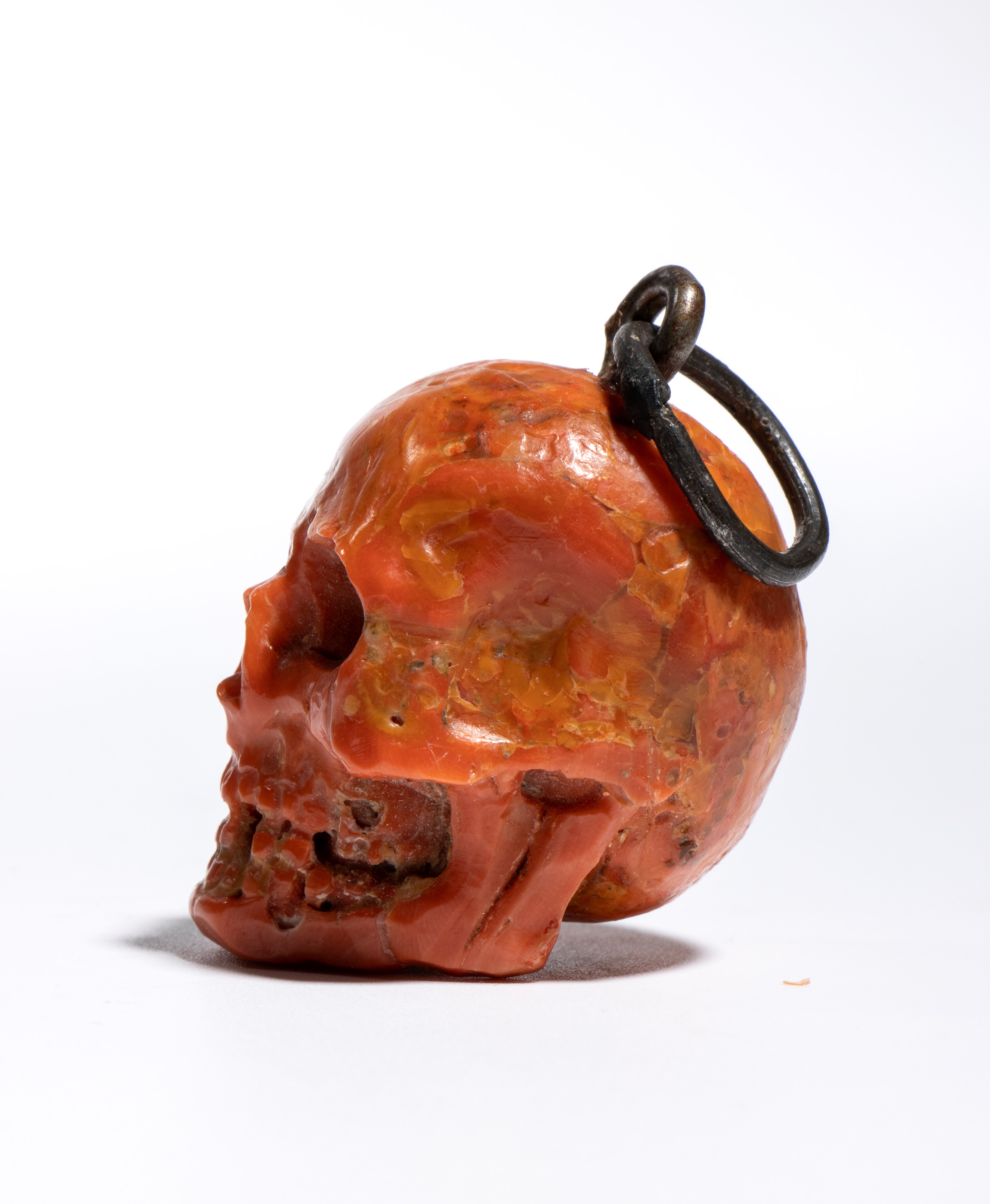 Italia, Teschio in corallo, pendente (memento mori), XVIII secolo