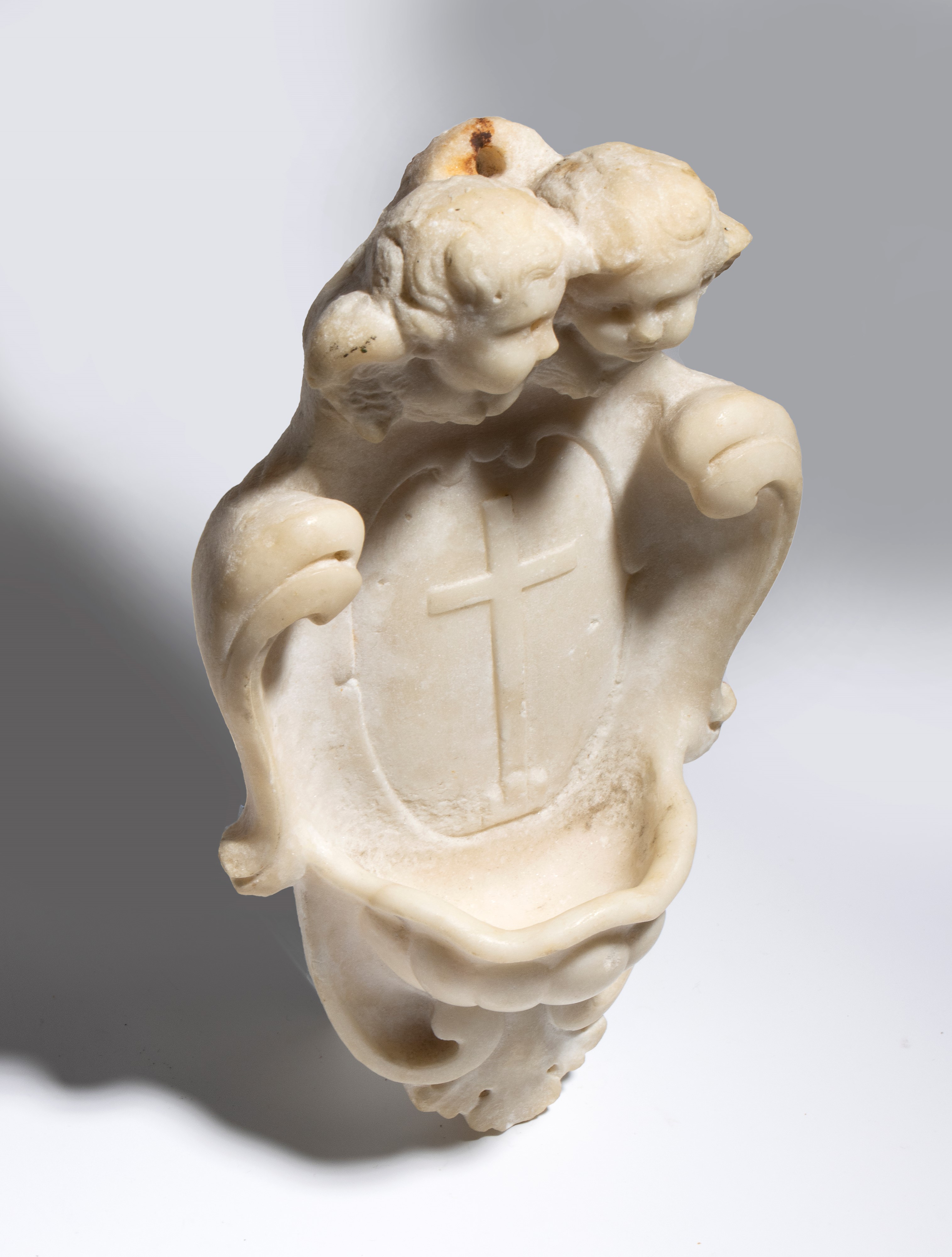 Acquasantiera in marmo, XIX secolo