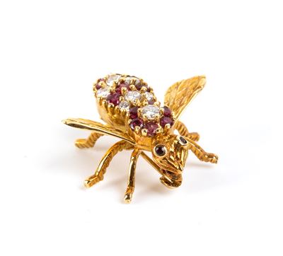 TIFFANY & CO., Spilla a forma di insetto in oro giallo 18k con diamanti e rubini