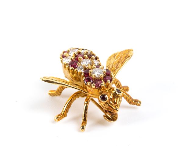 TIFFANY &amp; CO.&#174; - Spilla insetto in oro, diamanti e rubini   