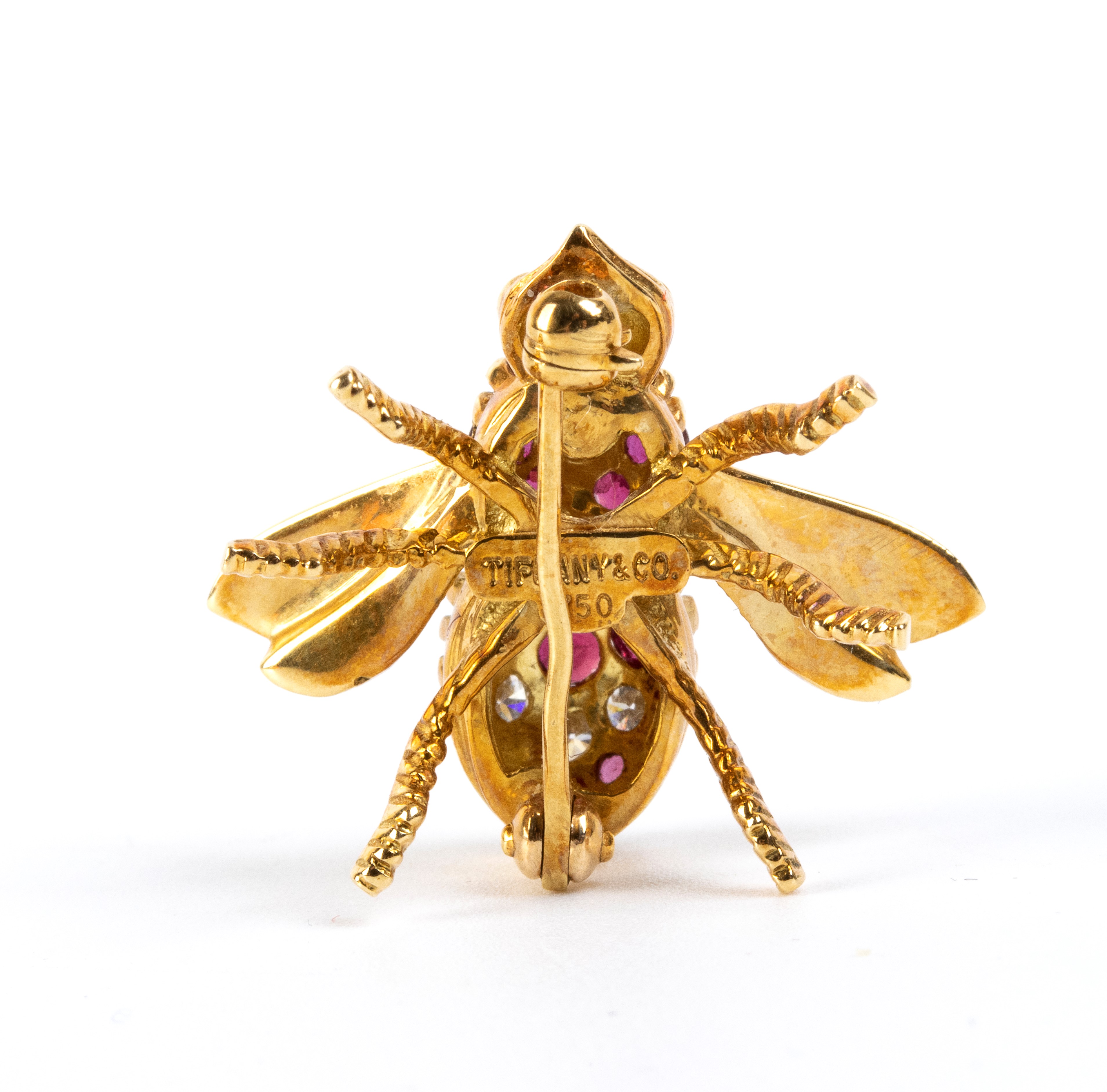 Tiffany & Co.® - TIFFANY & CO., Spilla a forma di insetto in oro giallo 18k con diamanti e rubini