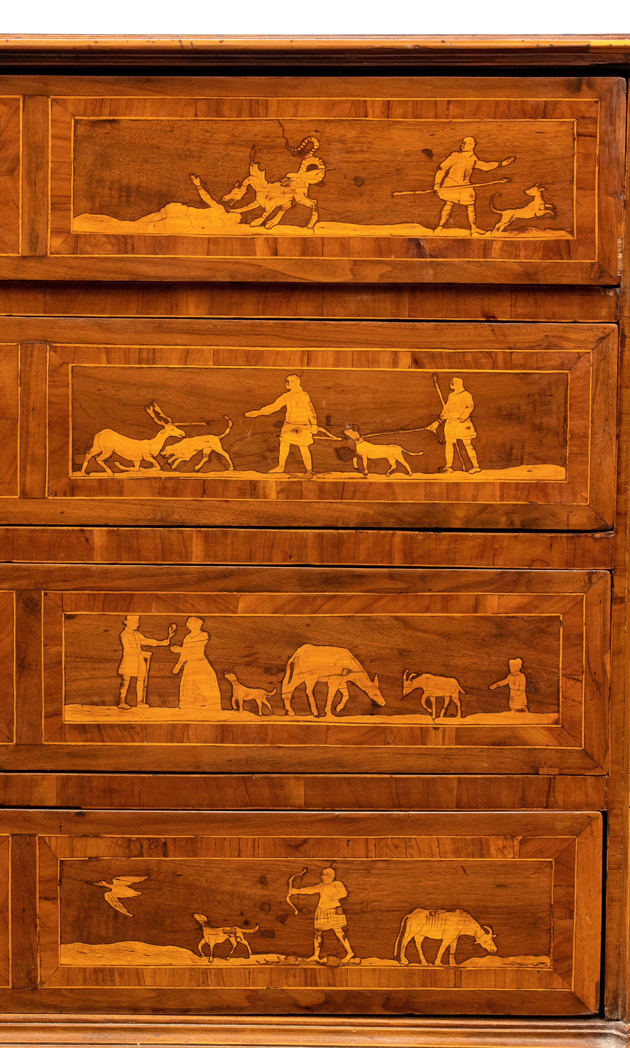 Piemonte, XVIII secolo, Cassettone in noce con intarsi figurati