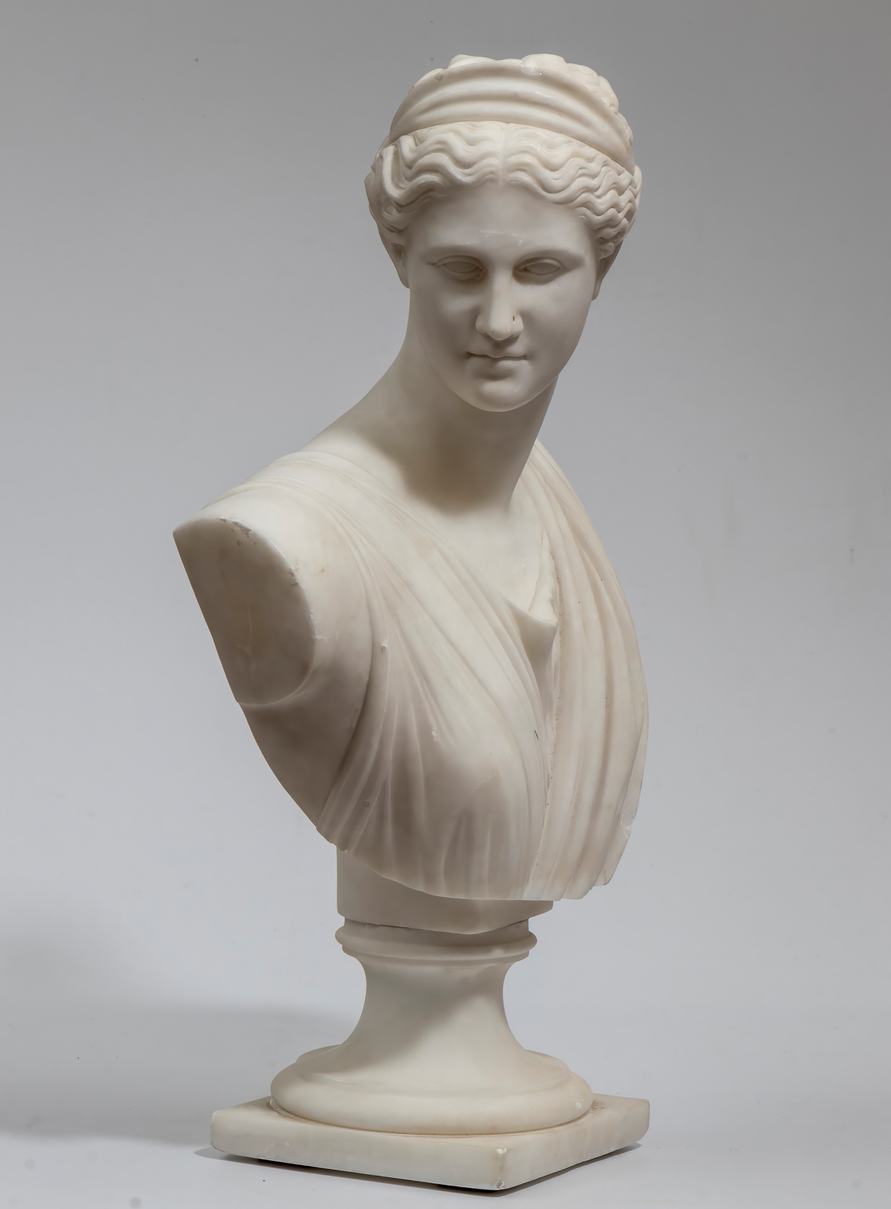 Busto in marmo raffigurante Diana cacciatrice, Italia, inizio XX secolo