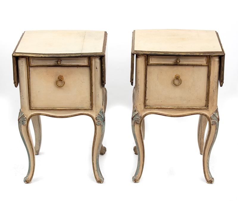 Italia, Coppia di comodini veneziani in stile Luigi XV, legno laccato e dorato