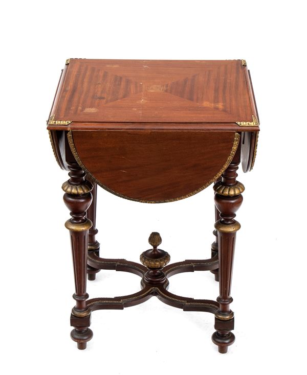 Tavolo da salotto in stile Neoclassico