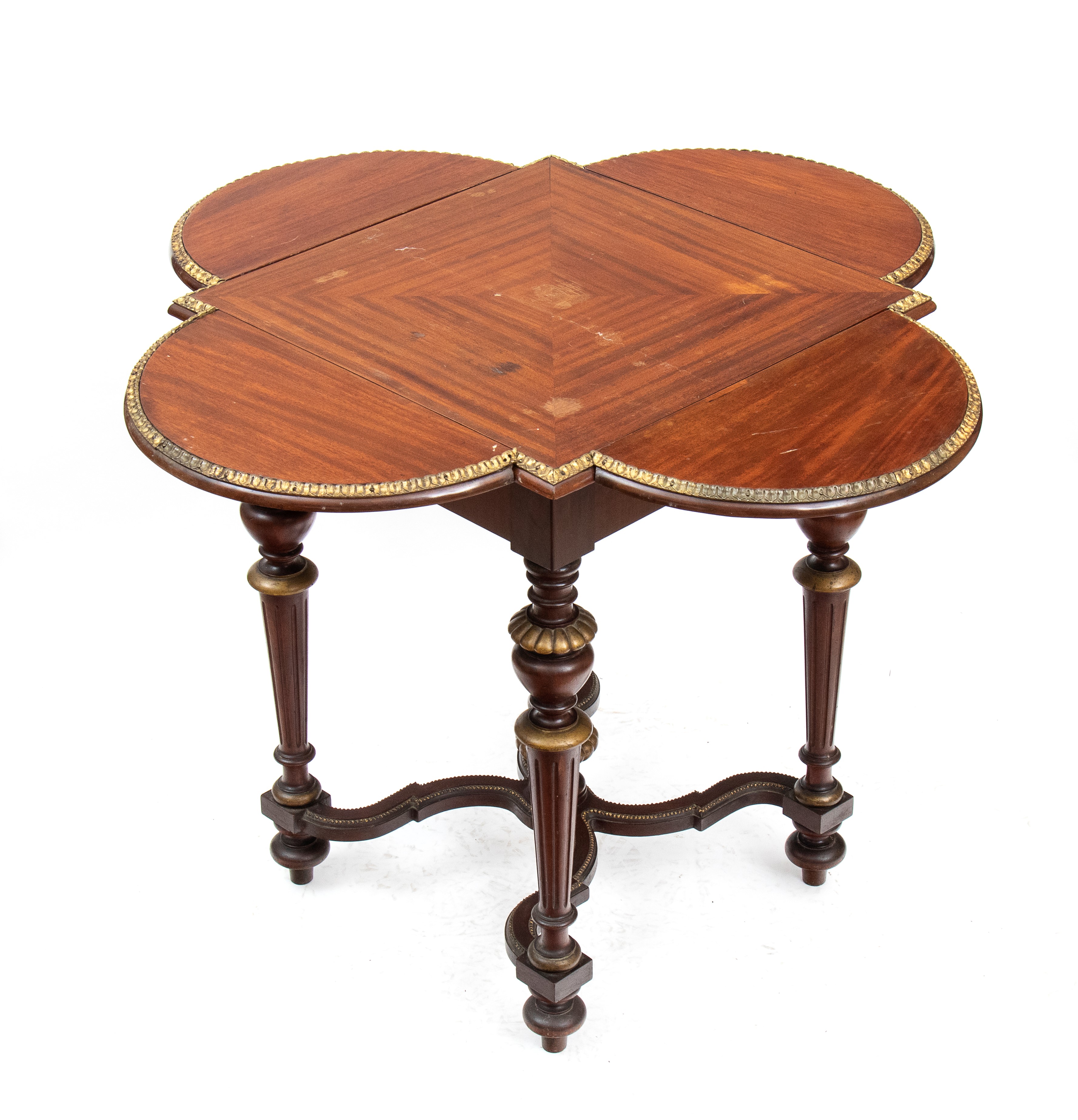Tavolo da salotto in stile Neoclassico, legno di mogano con piano quadrato e alette ribaltabili
