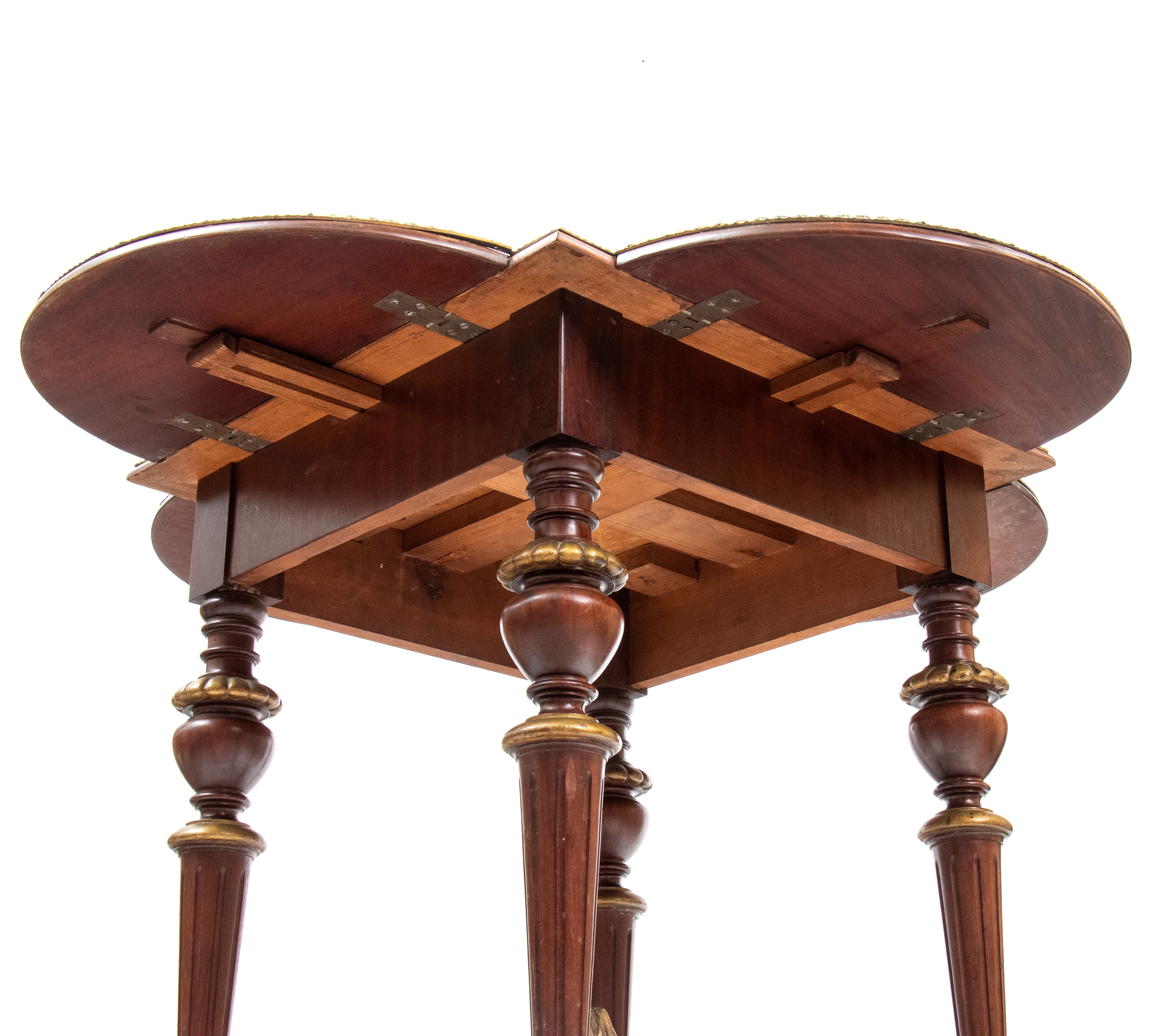 Tavolo da salotto in stile Neoclassico, legno di mogano con piano quadrato e alette ribaltabili