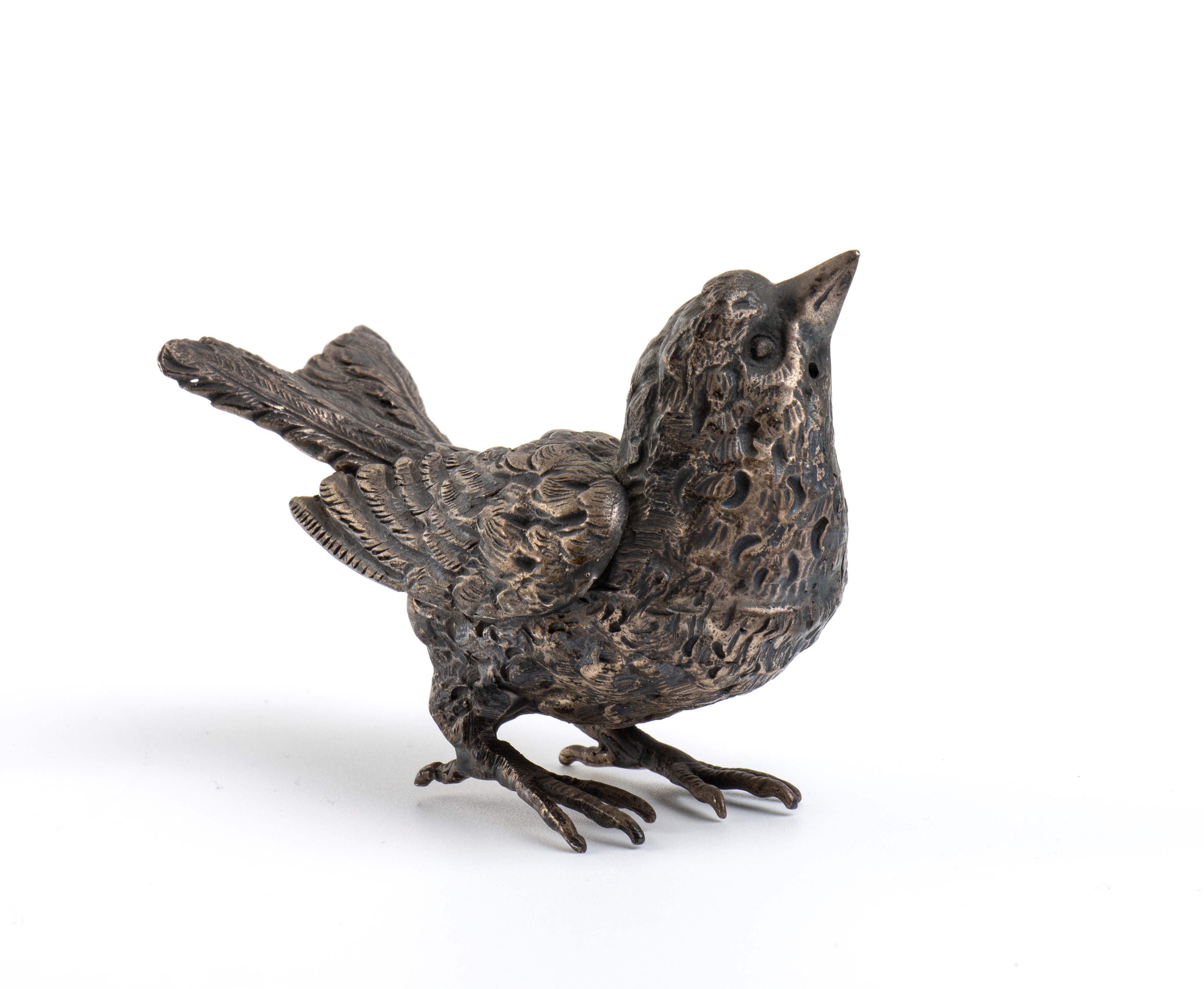 Gallo e passero, scultura in argento cesellato (Italia, XX secolo)