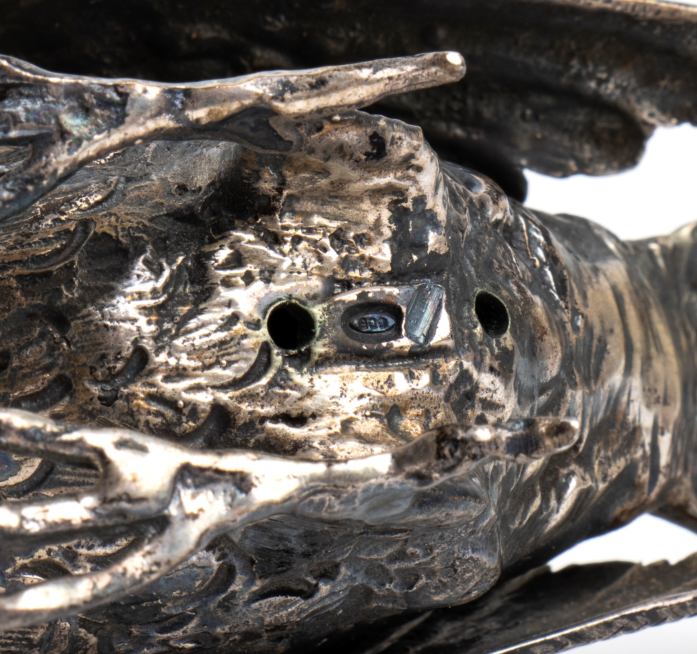Gallo e passero, scultura in argento cesellato (Italia, XX secolo)