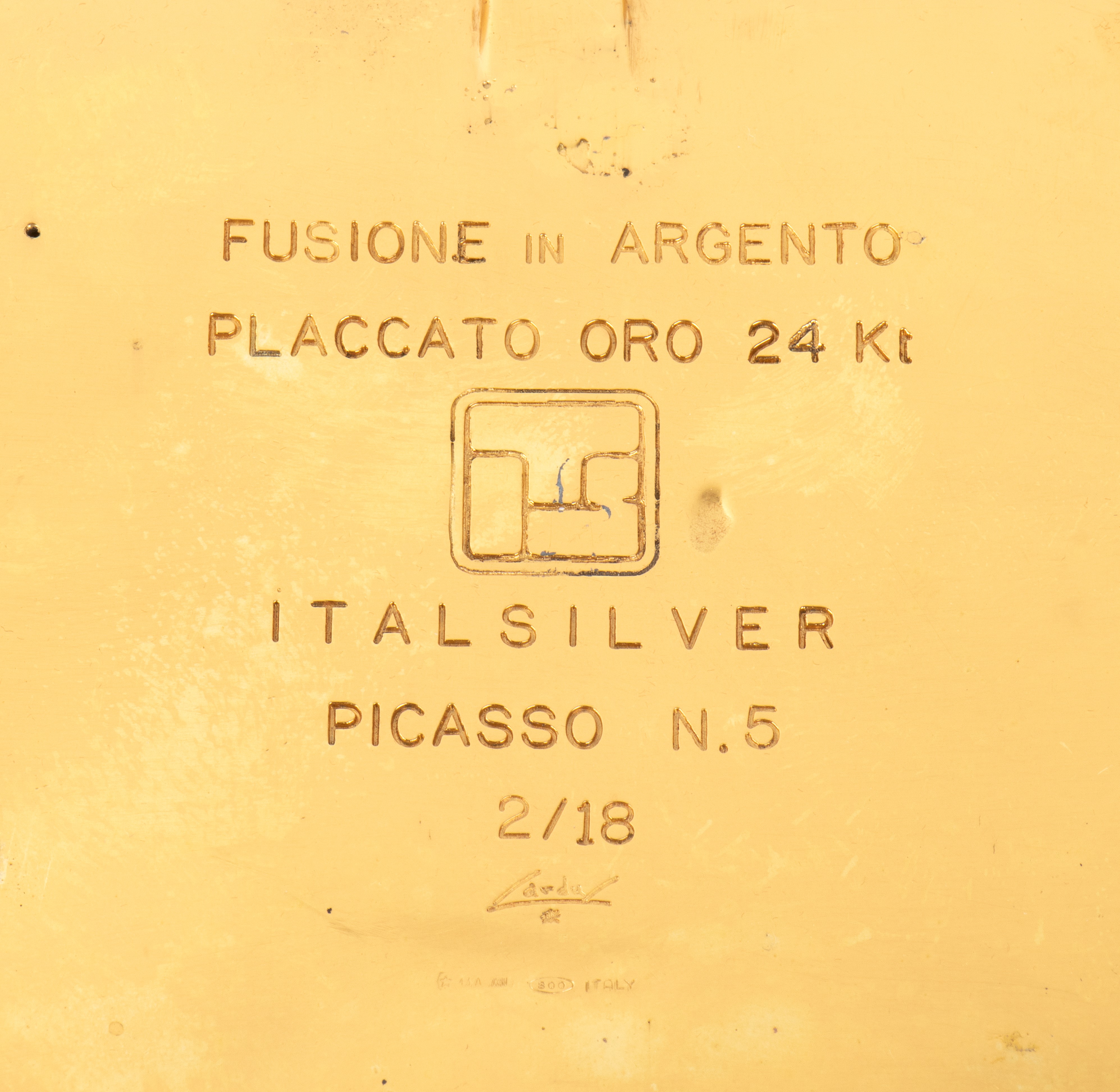 Piatto ovale in argento dorato, Italia, XX secolo
