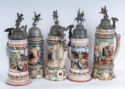 Boccale del riservista, lotto di cinque, ceramica policroma con coperchio in peltro