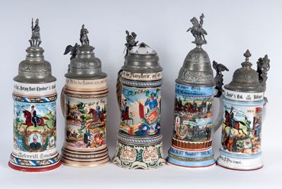 Boccale del riservista, lotto di cinque in ceramica policroma con coperchio in peltro